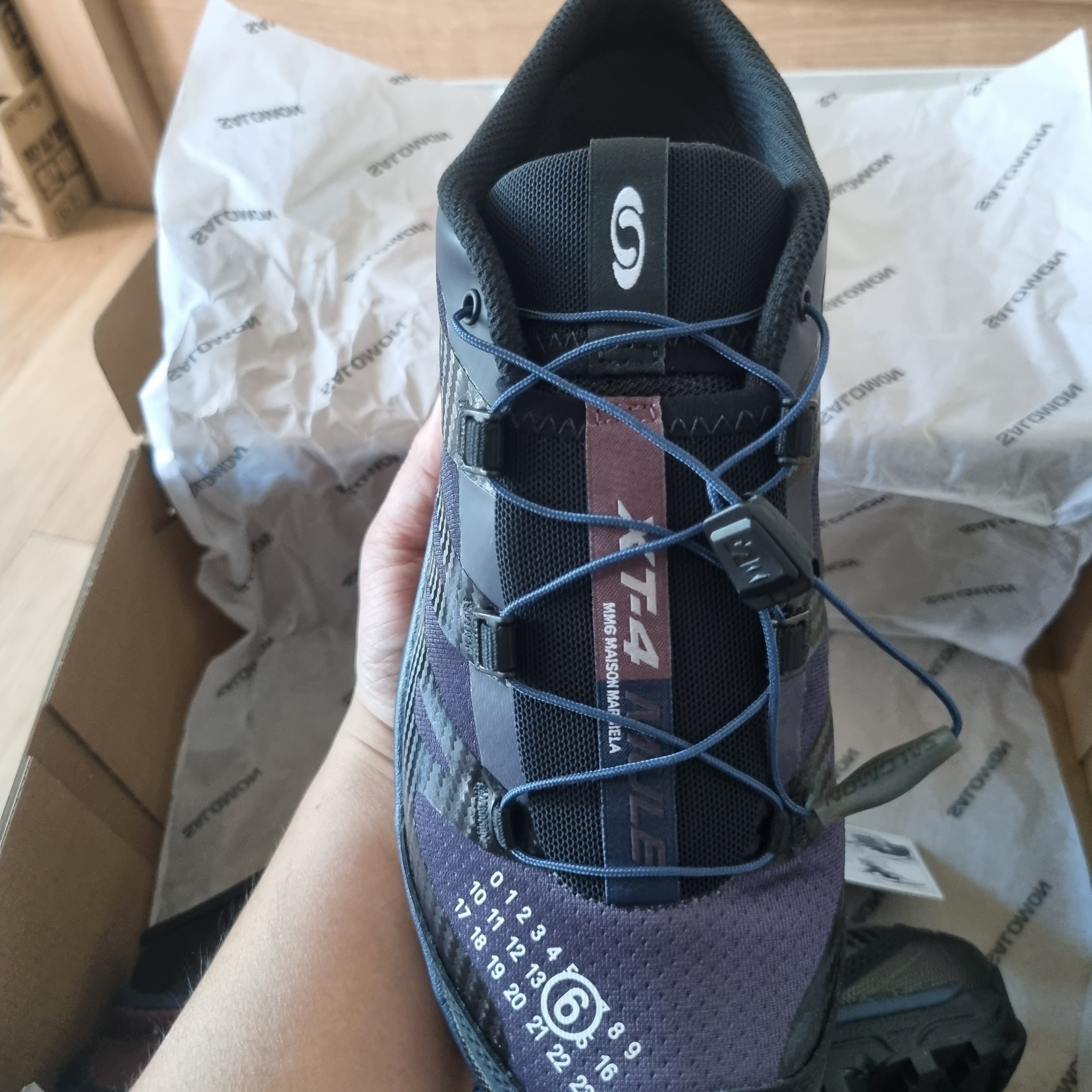 Salomon x MM6 Maison Margiela XT-4 Mule Black Nine Iron 착용 스타일 - 2