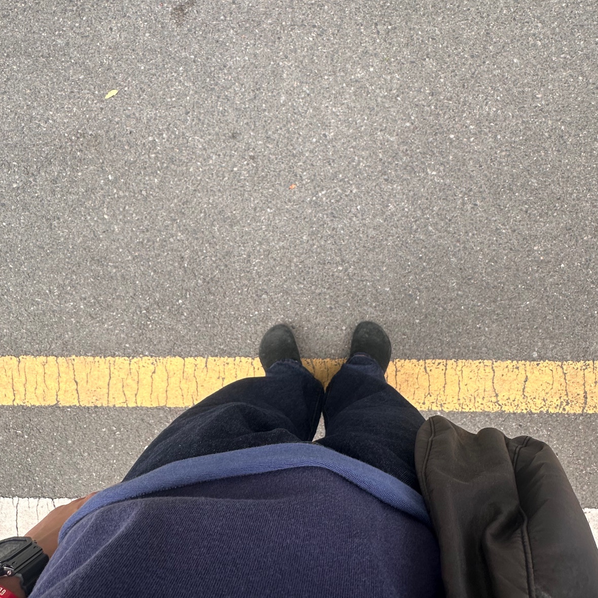 Uniqlo x JW Anderson Bi-Color T-Shirt Navy, Birkenstock Boston Soft Footbed Suede Leather Black - Regular 착용 스타일 - 1