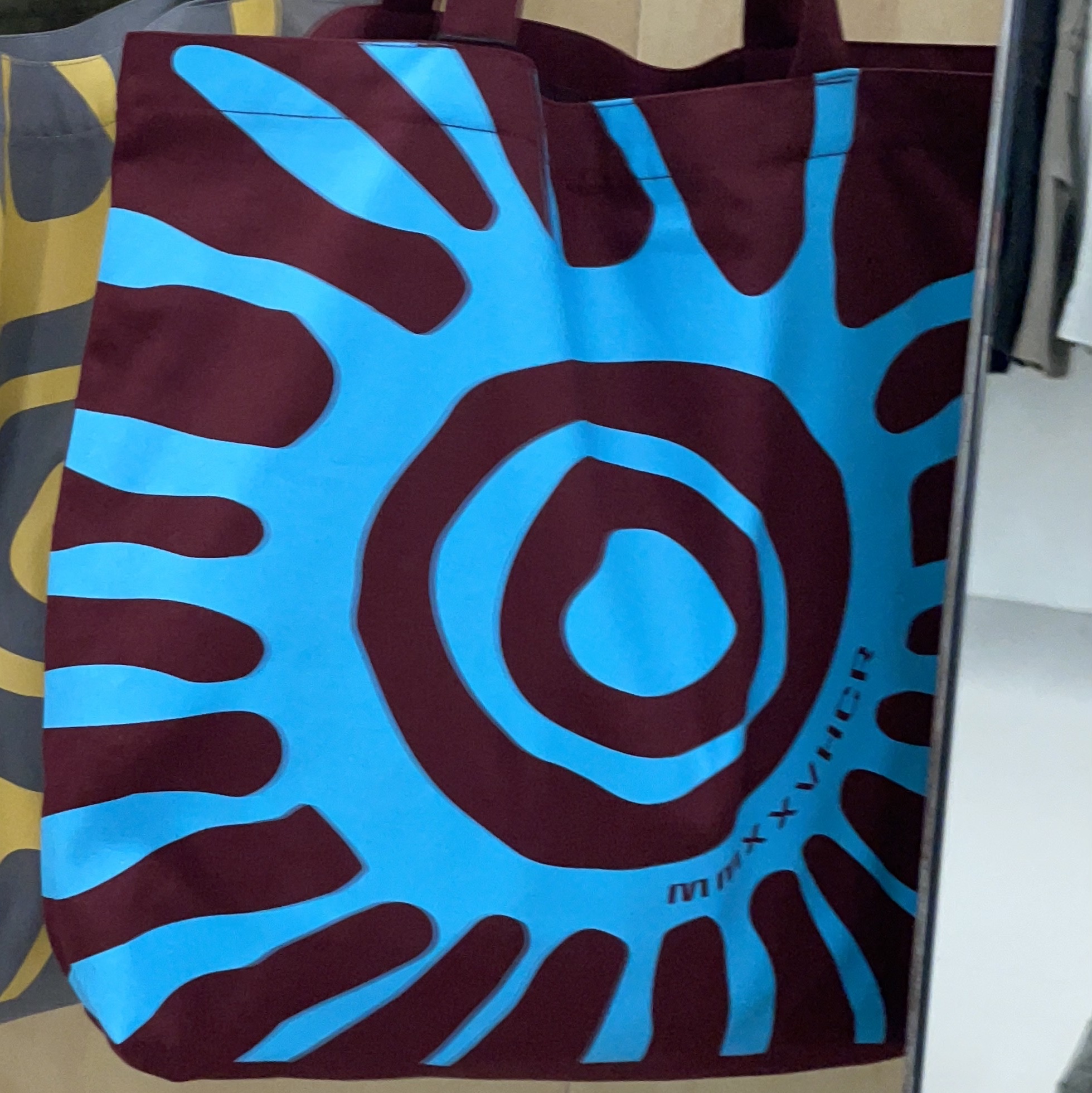 Hatchingroom x Mascompany Haema Bag Burgundy 착용 스타일