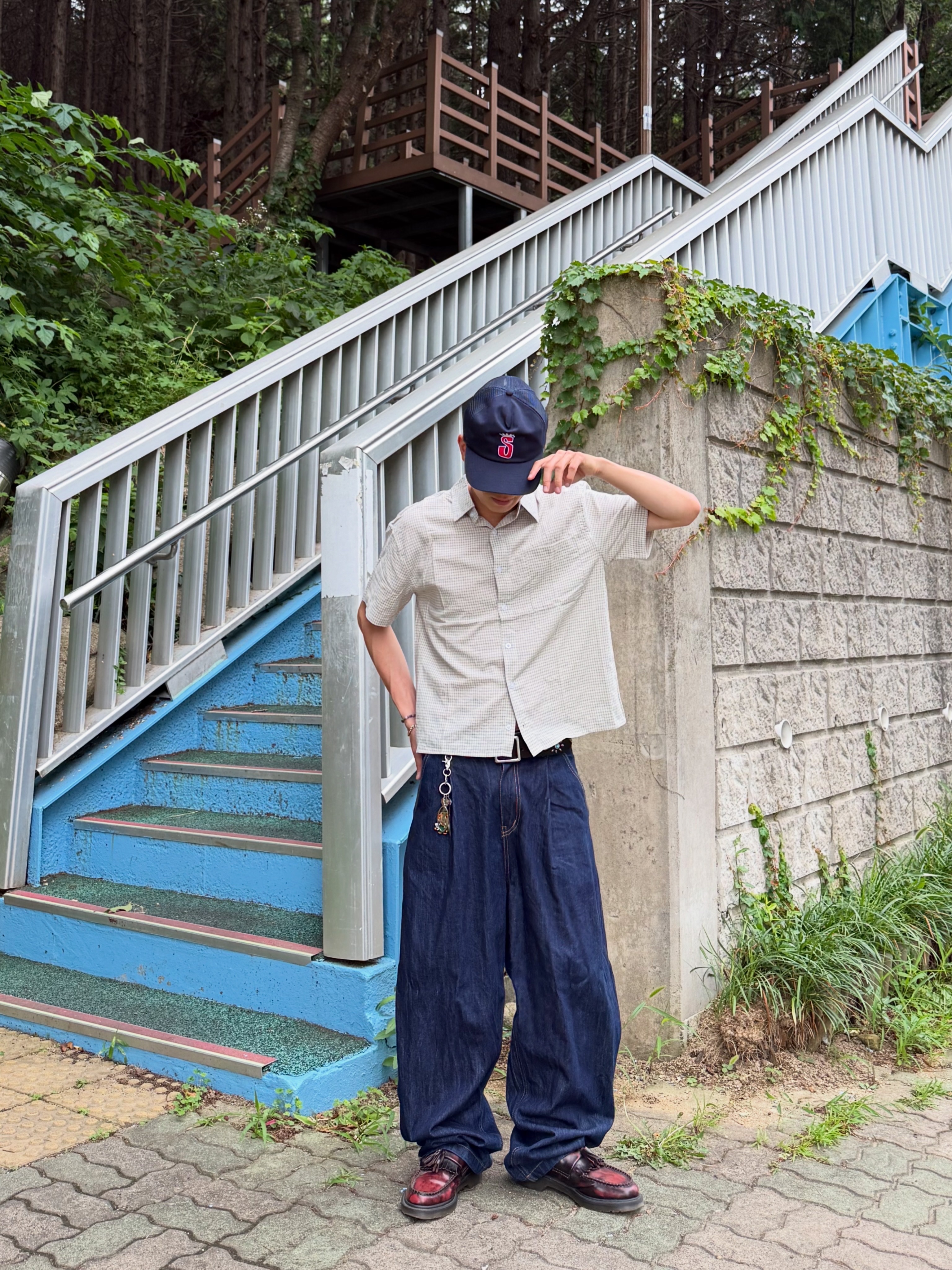 Dr. Martens Adrian Arcadia Leather Loafers Cherry Red, Stussy Trucker S Crown Snapback Navy 착용 스타일 - 4