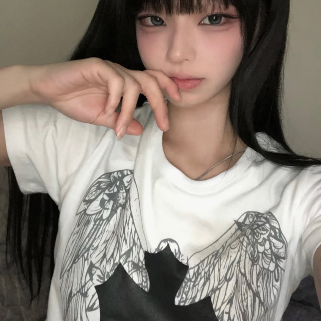 SLOW RECORD HOUSE Cross Wing T-Shirt White 착용 스타일 - 5