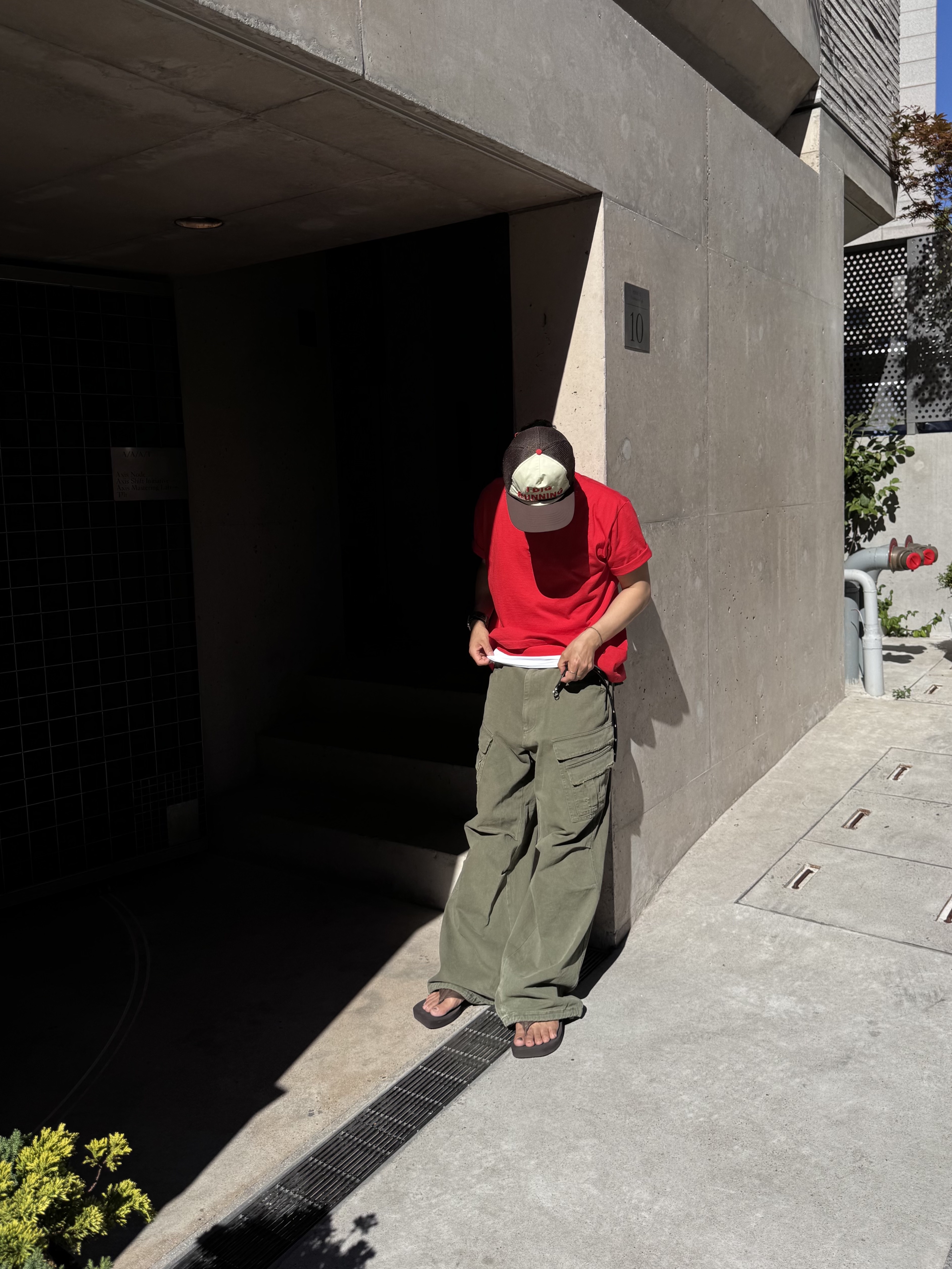 Alex Zono I Dig Running Trucker Hat OG Brown, Nonnod Double Pocket Cargo Pants Vintage khaki 착용 스타일 - 8