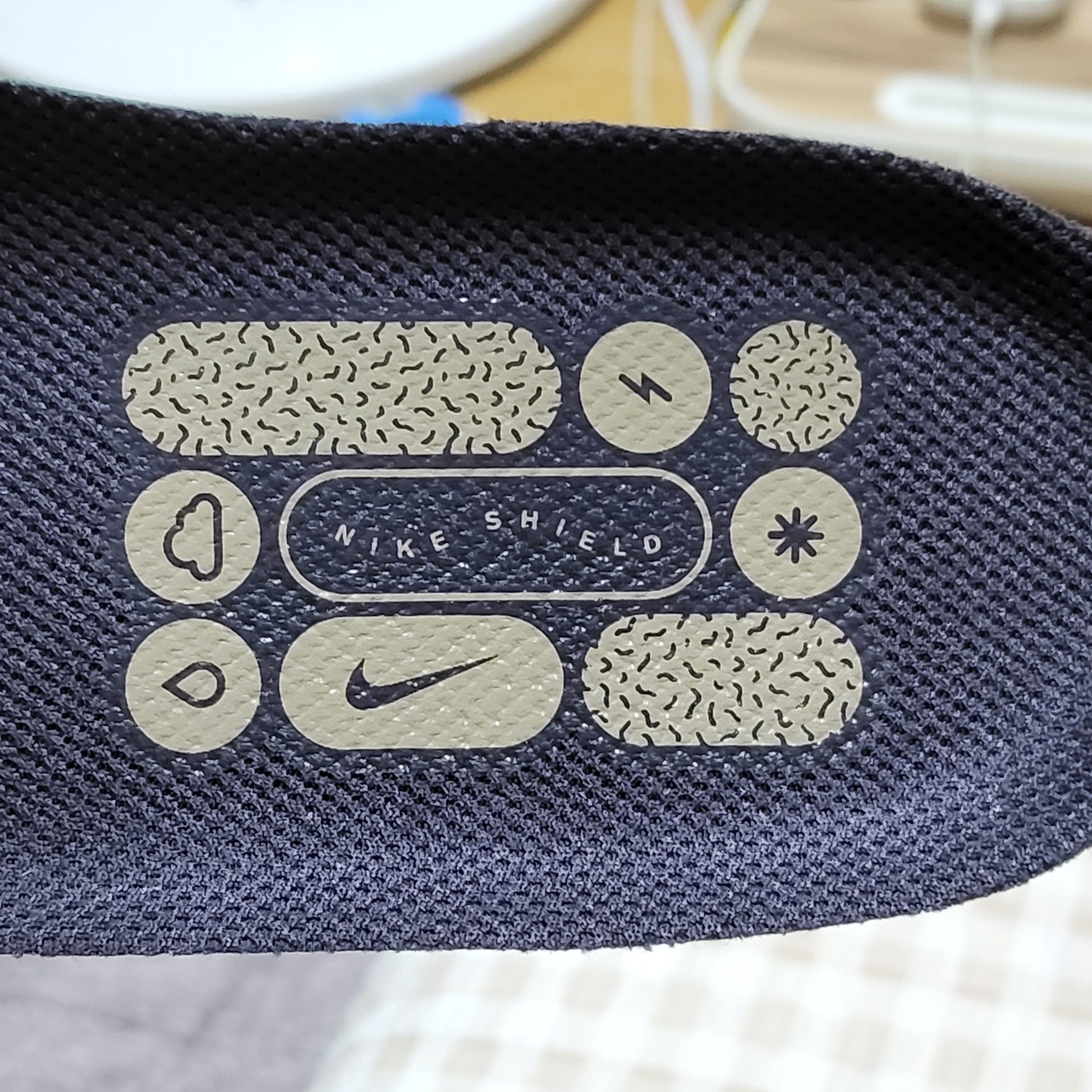 Nike Air Zoom Pegasus 39 Shield Medium Ash Khaki 착용 스타일 - 8