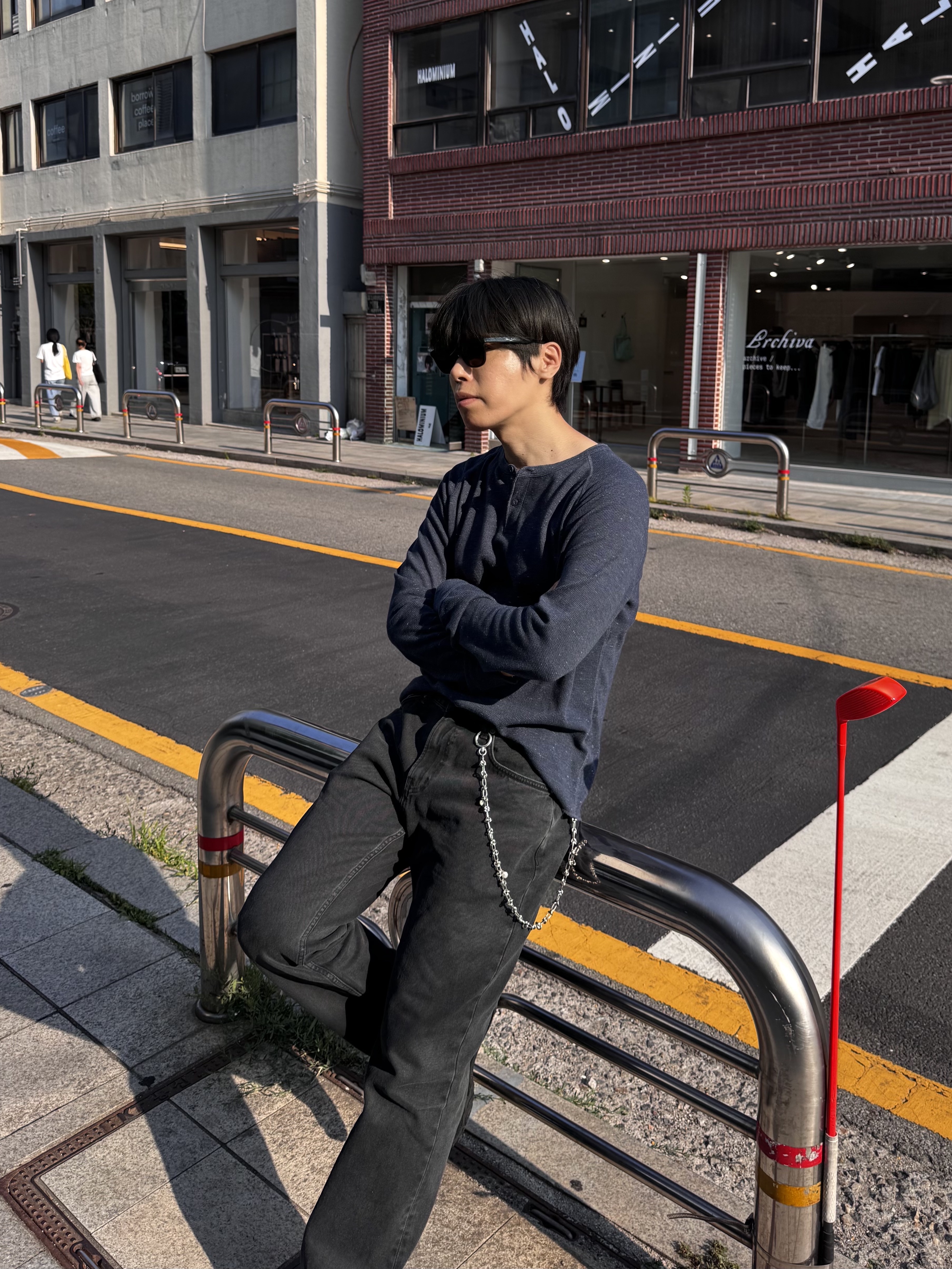 Gentle Monster x Maison Margiela MM007 Black Black, Vibram Fivefingers Seeya LS Evo Black Reflective - 26SS 착용 스타일 - 3