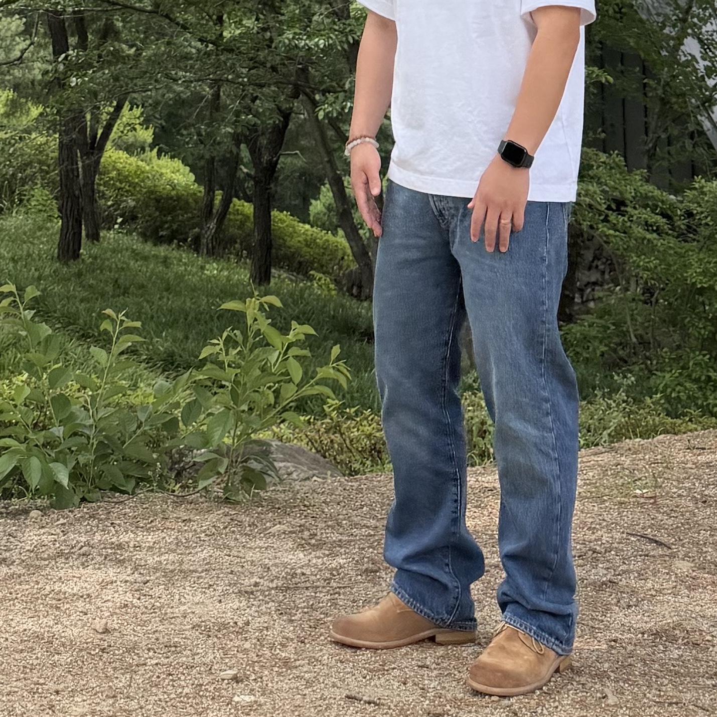 Levi's 501 Original Fit Jean Midium Indigo 착용 스타일