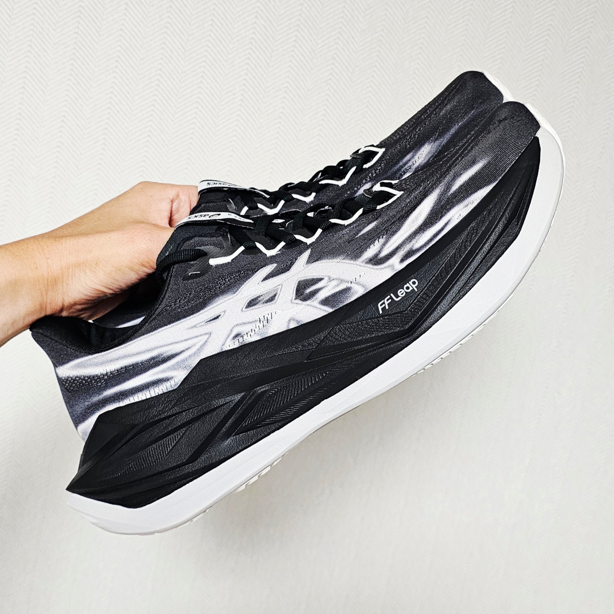 Asics Superblast 3 Black 착용 스타일