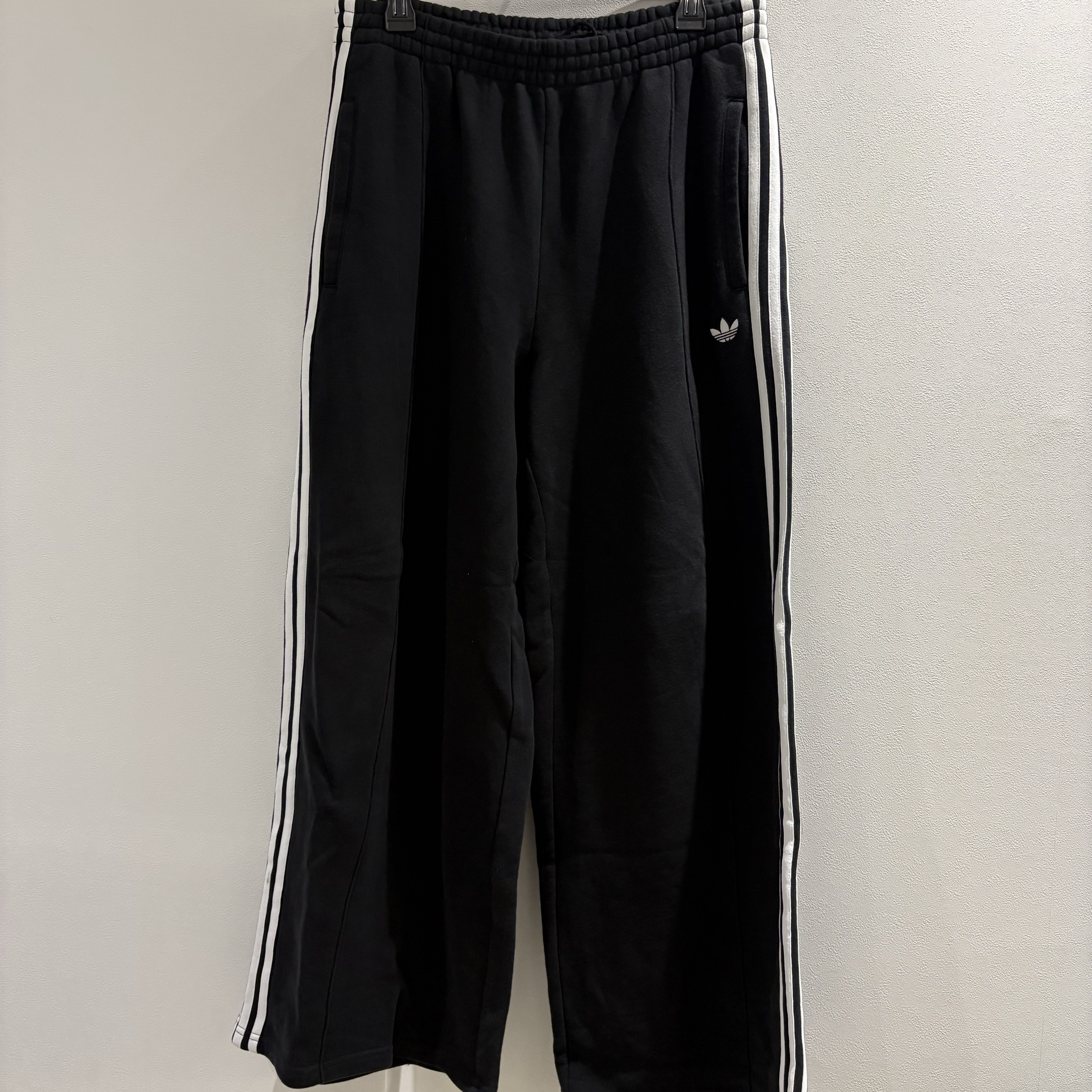 (W) Adidas Adicolor 3-Stripes Wide Sweatpants Black White - KR Sizing 착용 스타일