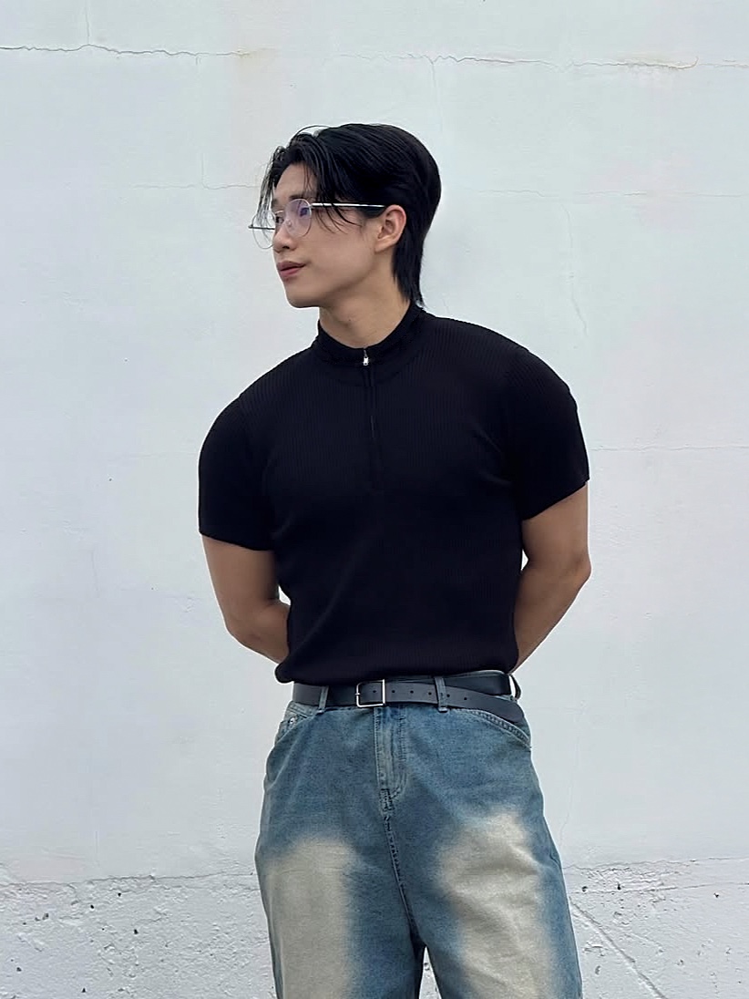 PHOS333 M Slim Fit Half Zip Knit Black 착용 스타일 - 1