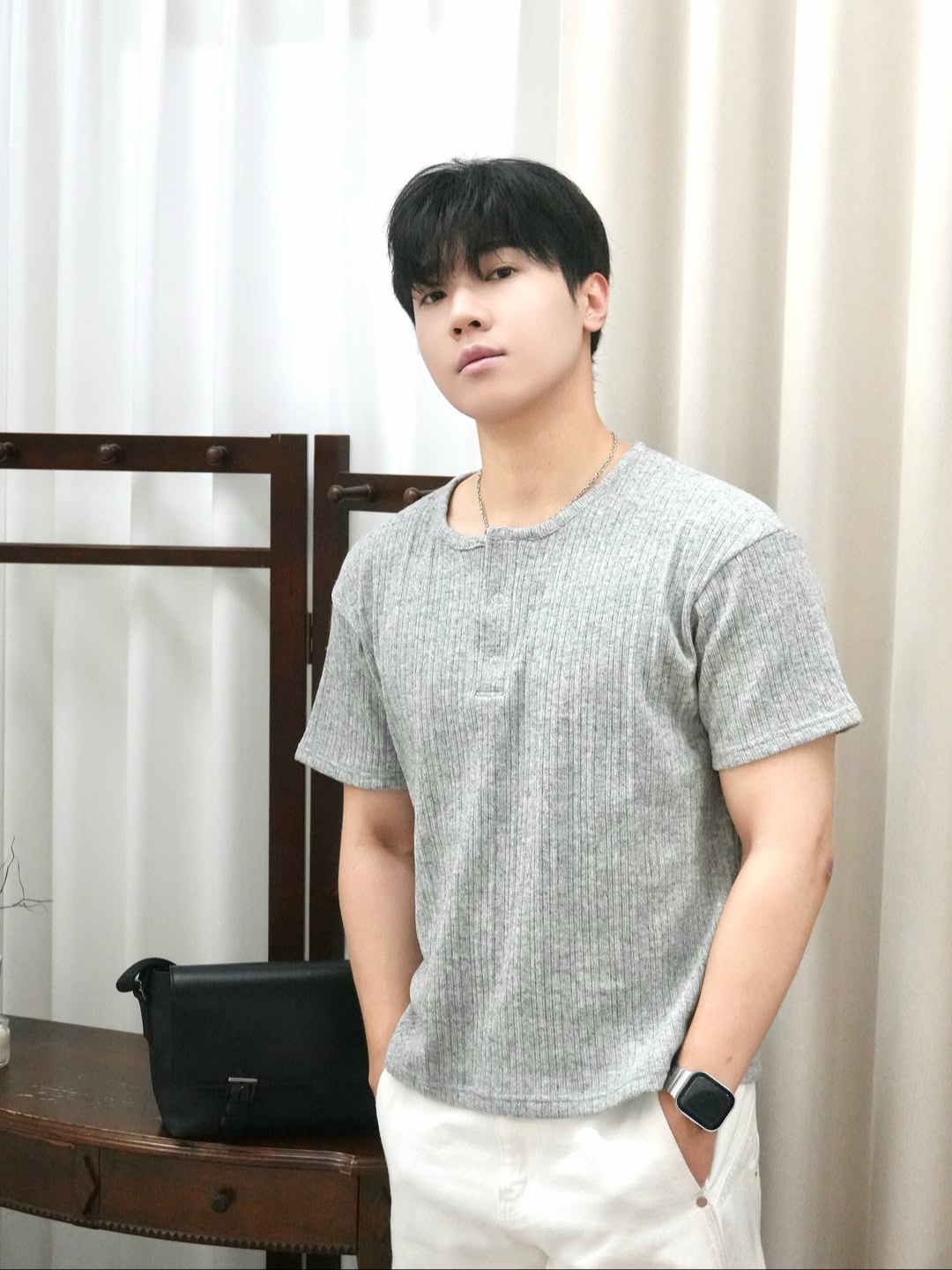 Knitted Henley Neck Crop Knit T-Shirts Grey 착용 스타일 - 2