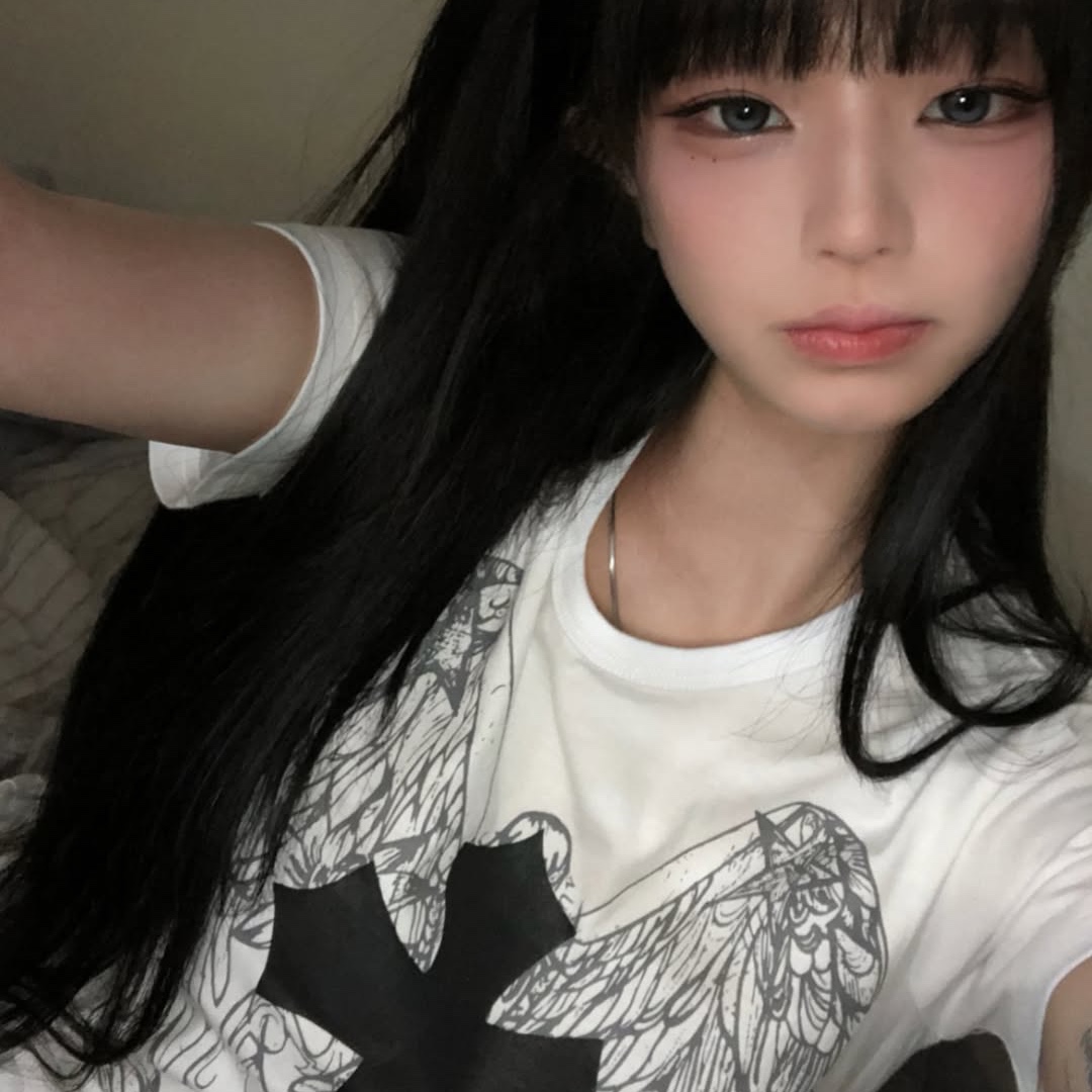 SLOW RECORD HOUSE Cross Wing T-Shirt White 착용 스타일 - 3