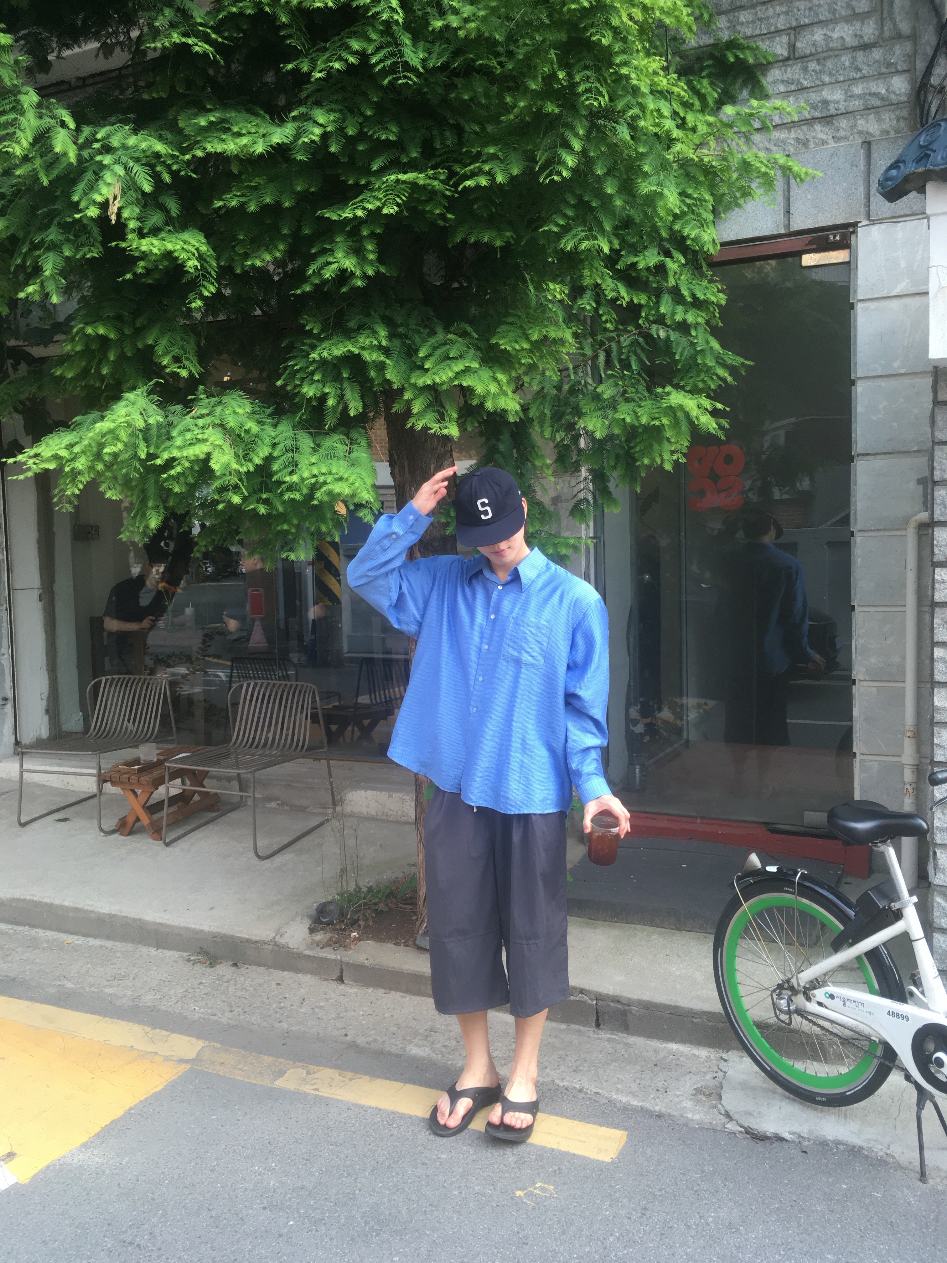 Oofos OOriginal Black, Hello Sunrise S Logo Cotton Relaxed Fit 6Panel Cap Deep Navy 착용 스타일 - 2