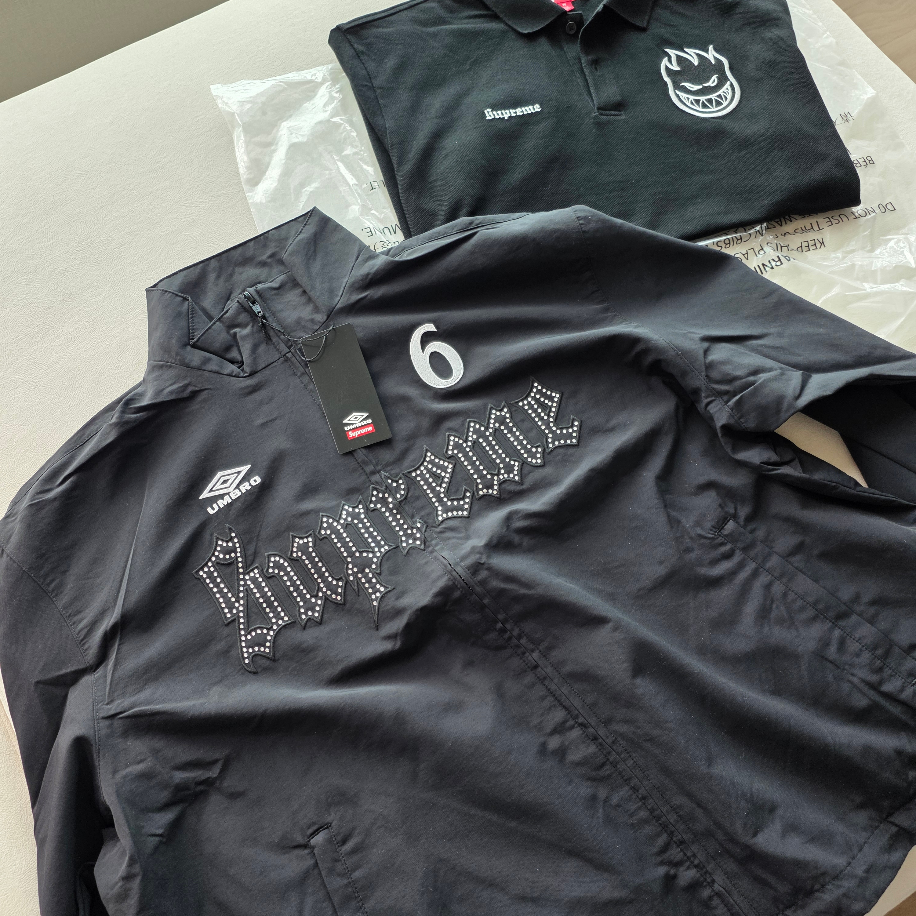 Supreme x Umbro Rhinestone Track Jacket Black - 26SS, Supreme x Spitfire Polo Black - 26SS 착용 스타일 - 1