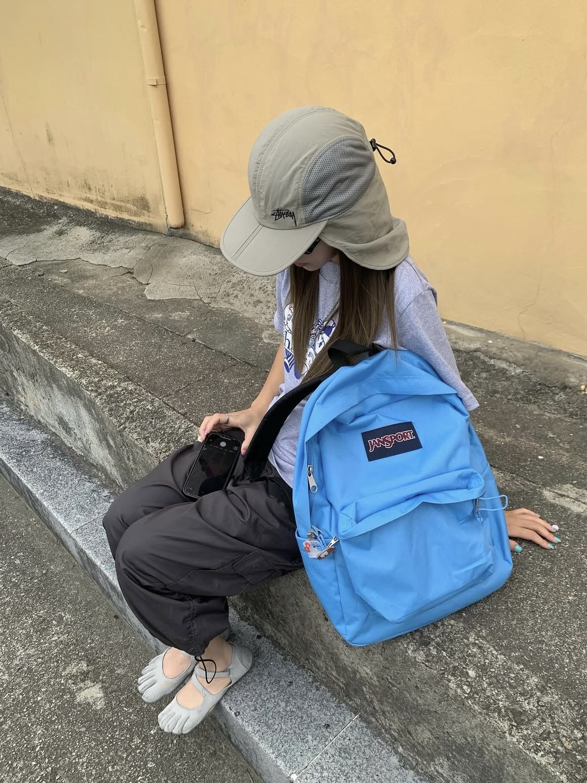 Stussy Foldable Shade Hat Sand, Jansport Superbreak Plus Backpack Electric Azul 착용 스타일 - 2