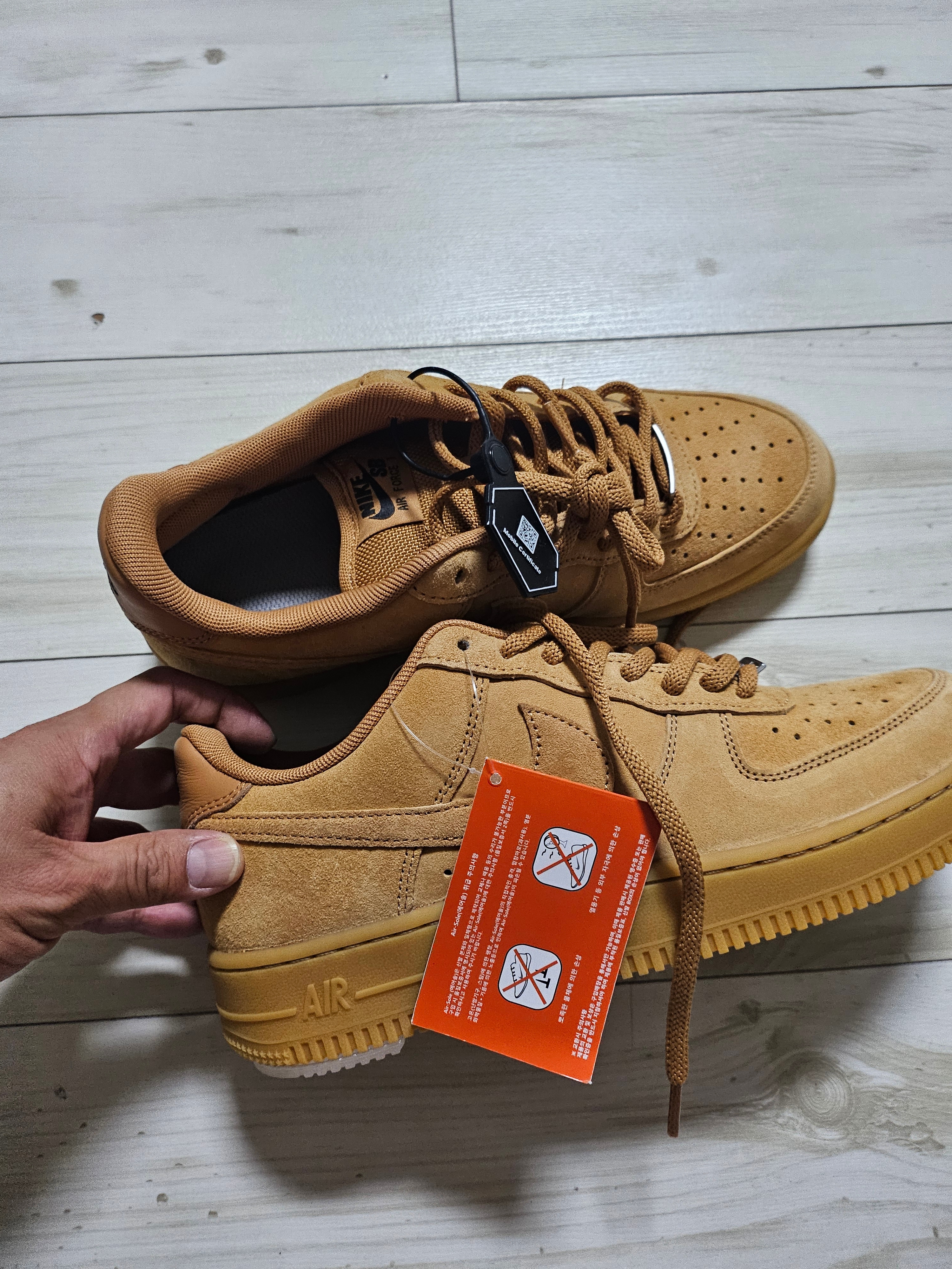 Nike SB Air Force 1 Low Flax and Black 착용 스타일 - 1