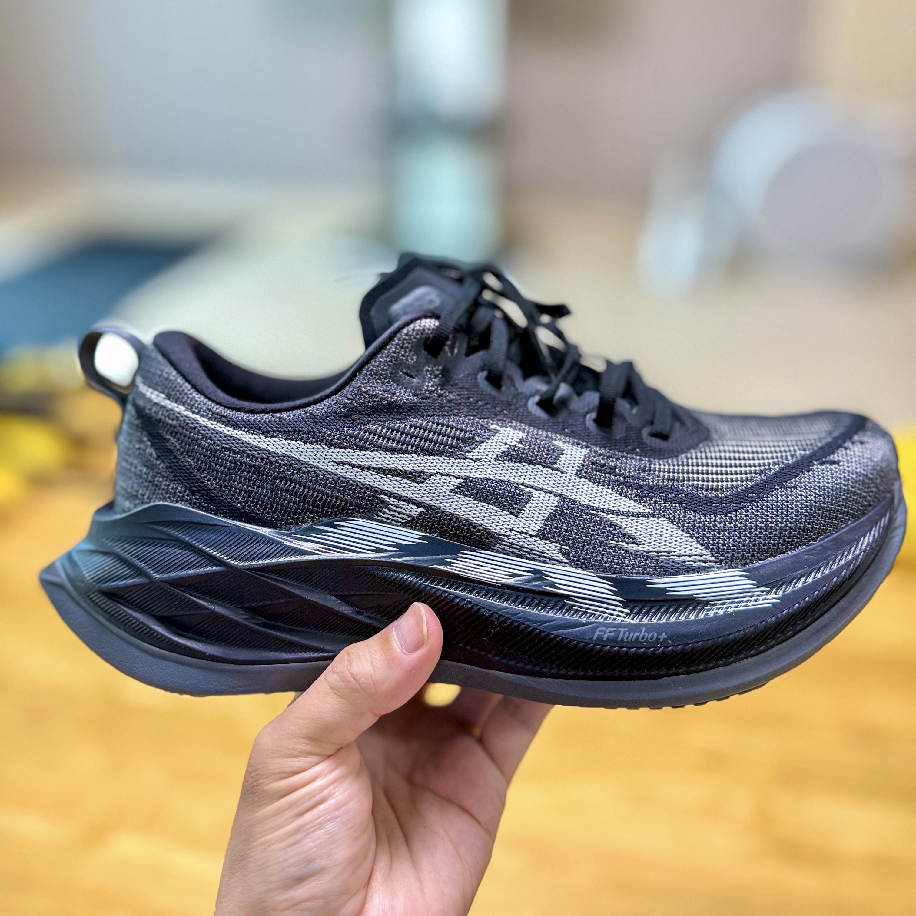 Asics Superblast 2 Black White 착용 스타일