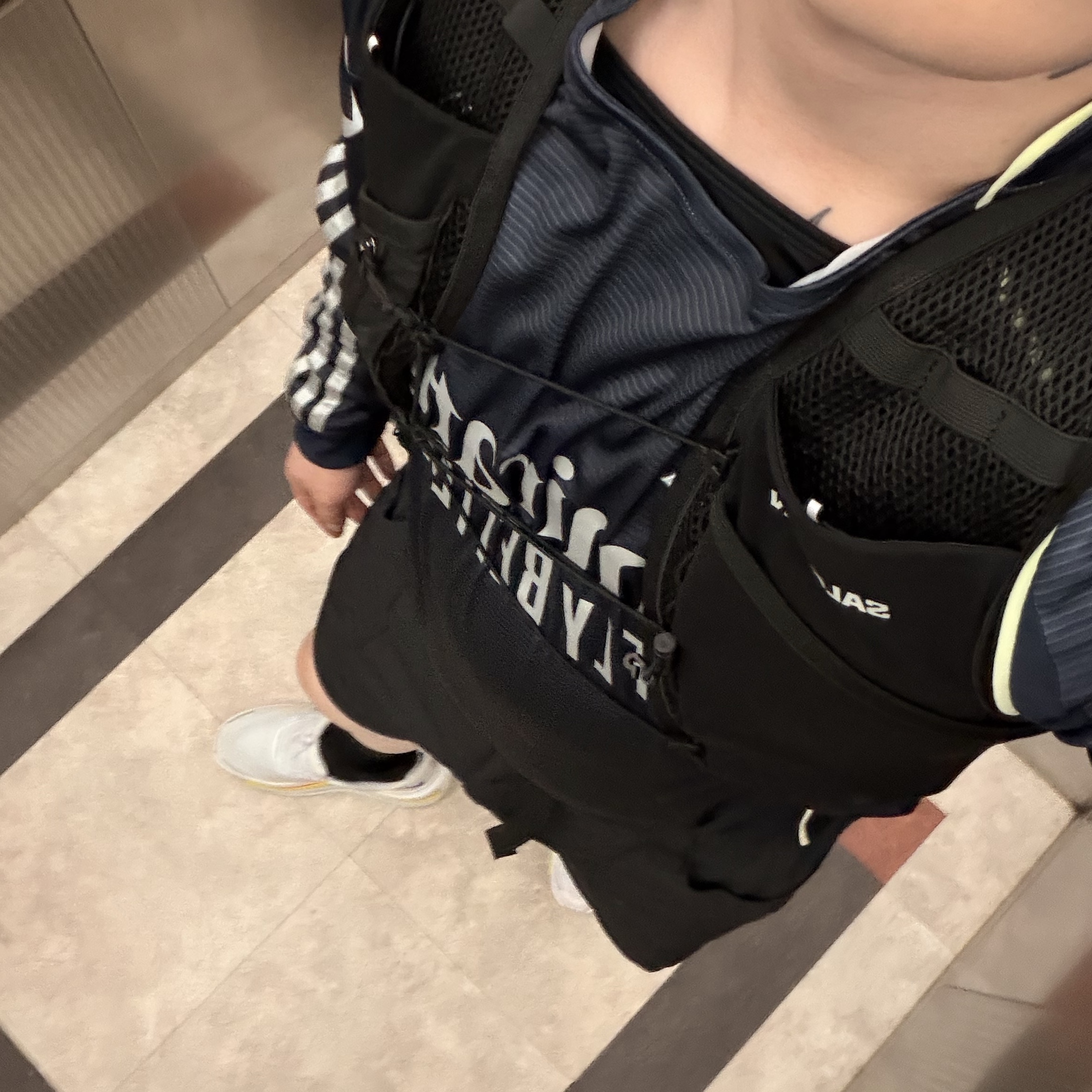 Nike ACG Five Towers UV Protection Jacket Anthracite Summit White - Asia, Nike ACG Five Towers Pack Jacket Anthracite Black - Asia 착용 스타일 - 2