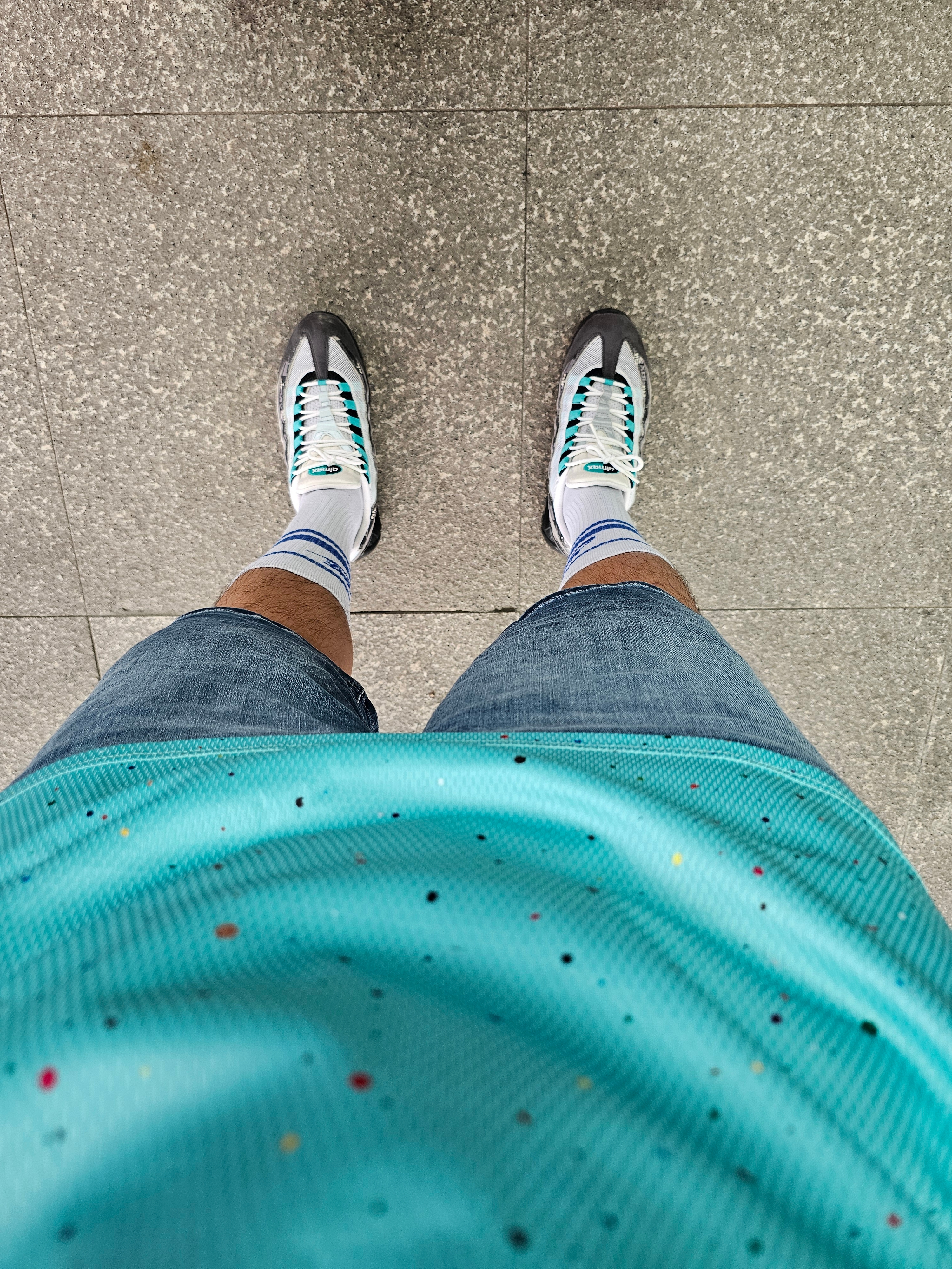 Nike Essential Crew Socks Stripe Game Royal (3 Pack/Korean Ver.), Nike x Atmos Air Max 95 We Love Nike Clear Jade 착용 스타일