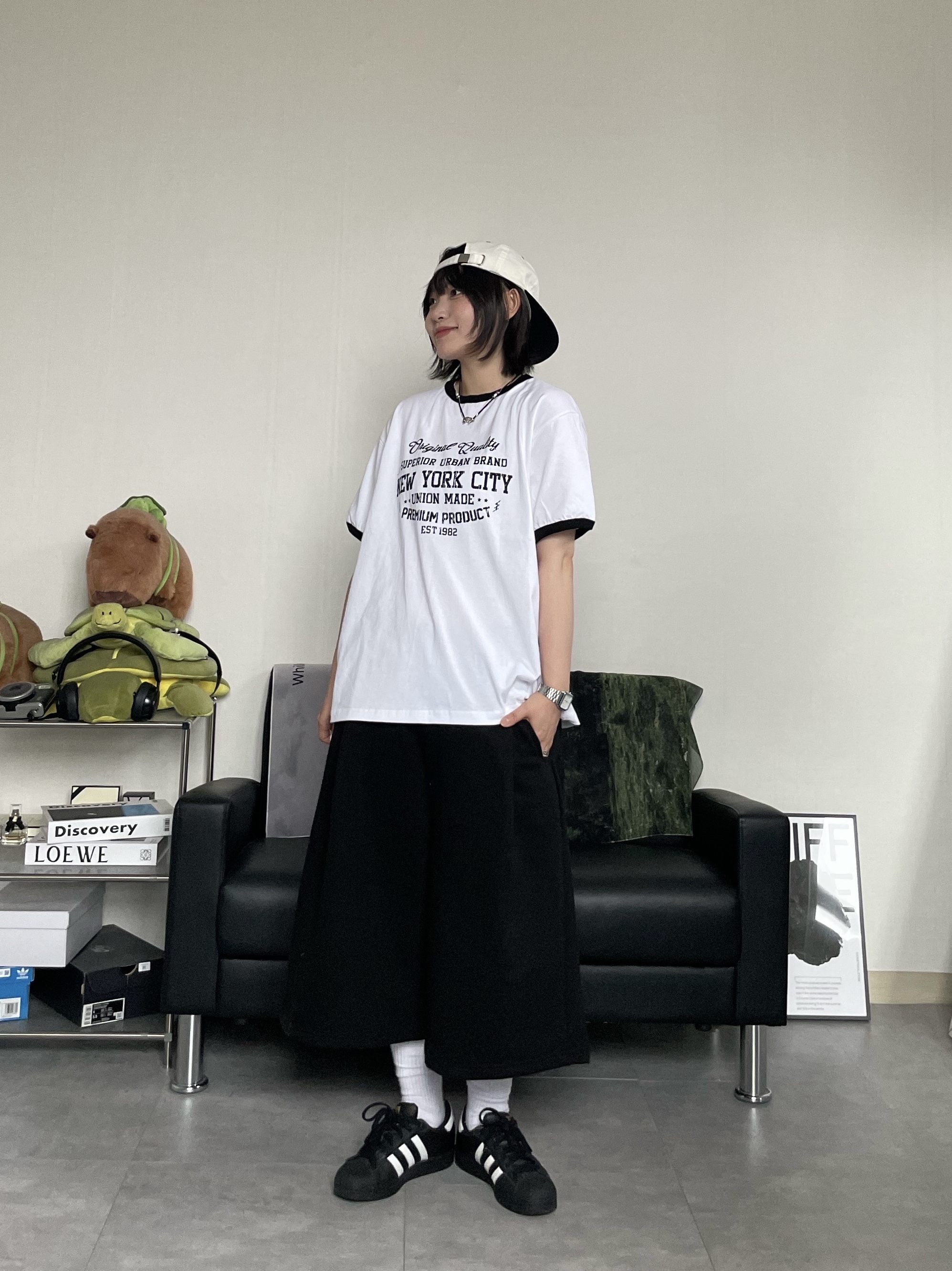 Adidas Superstar Core Black White 착용 스타일 - 2