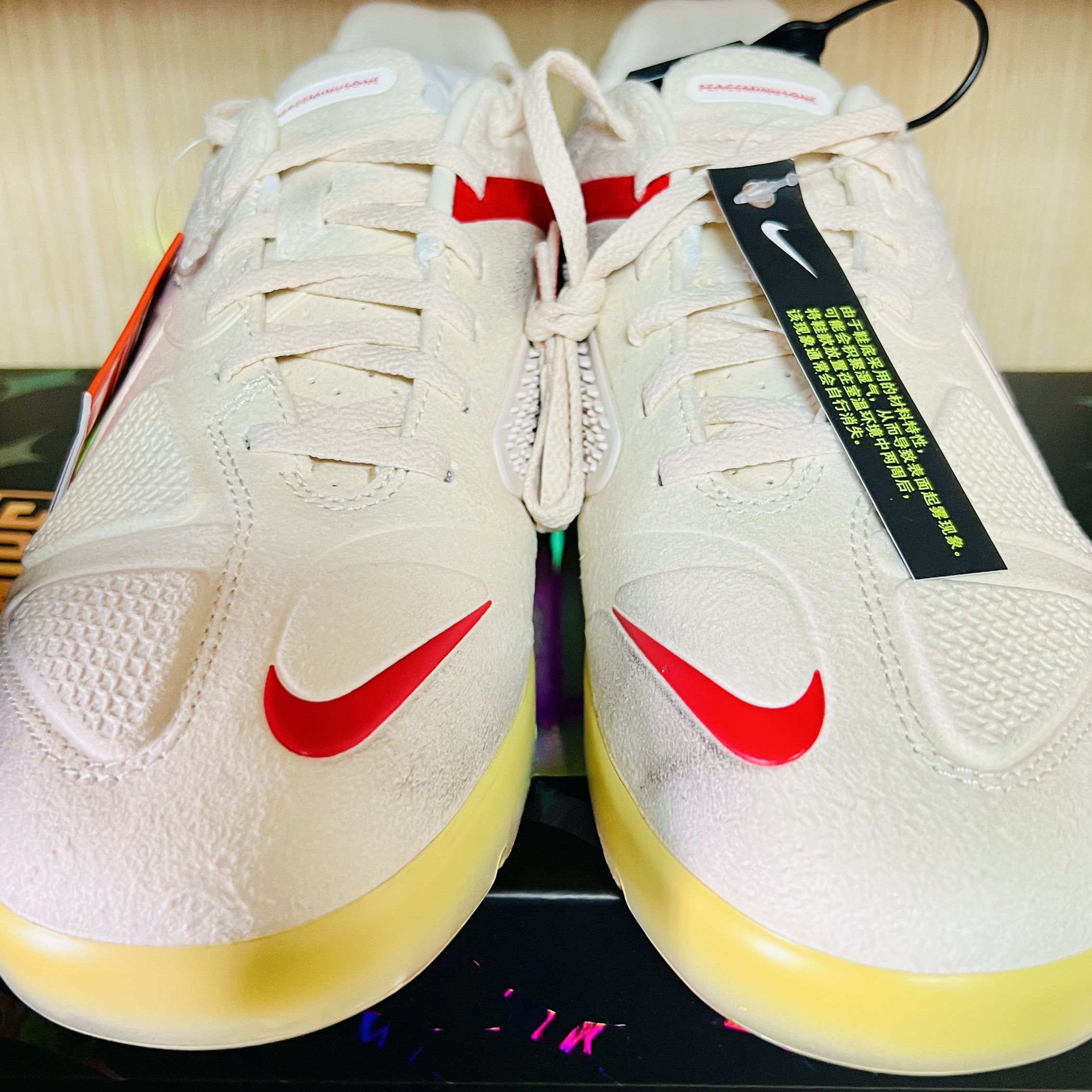 Nike x Peaceminusone Cryoshot CTR360 Natural and University Red 착용 스타일 - 1