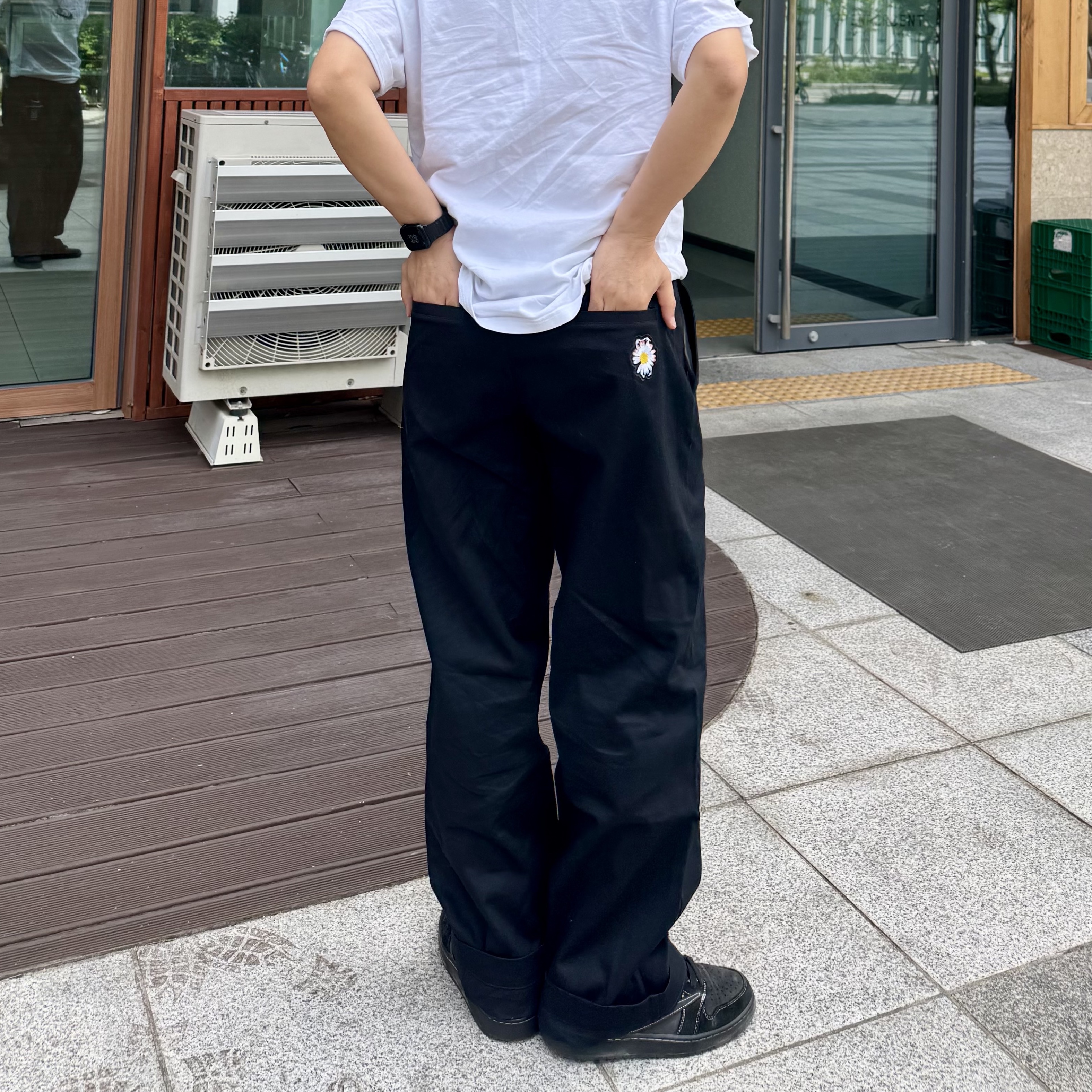 Nike x Peaceminusone Korea Chino Pants Black (IM3222-010), Jordan 1 x Travis Scott Retro Low OG SP Velvet Brown and Dark Mocha 착용 스타일 - 2