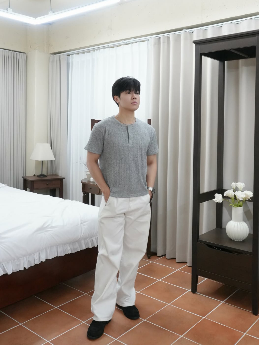 Knitted Henley Neck Crop Knit T-Shirts Grey 착용 스타일 - 1