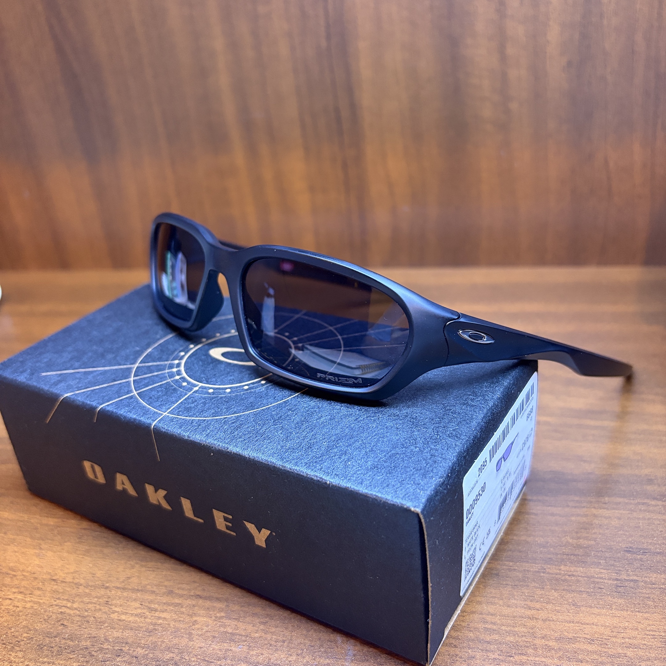 Oakley Terraforma Matte Black Prizm Grey 착용 스타일