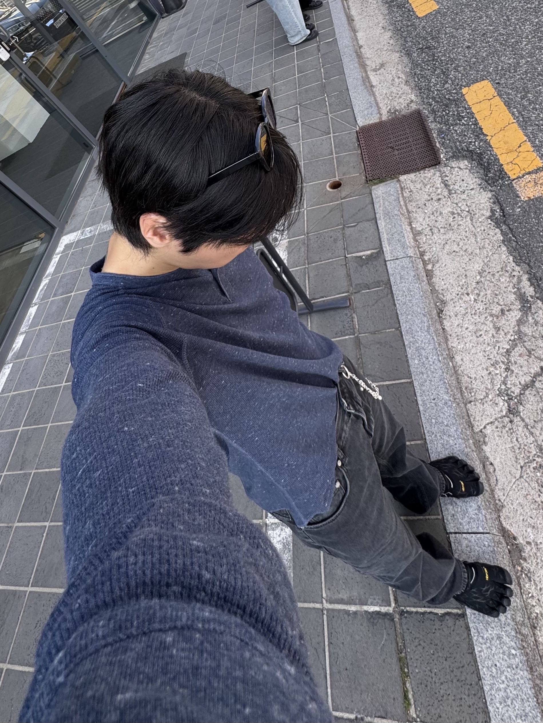 Gentle Monster x Maison Margiela MM007 Black Black, Vibram Fivefingers Seeya LS Evo Black Reflective - 26SS 착용 스타일 - 1