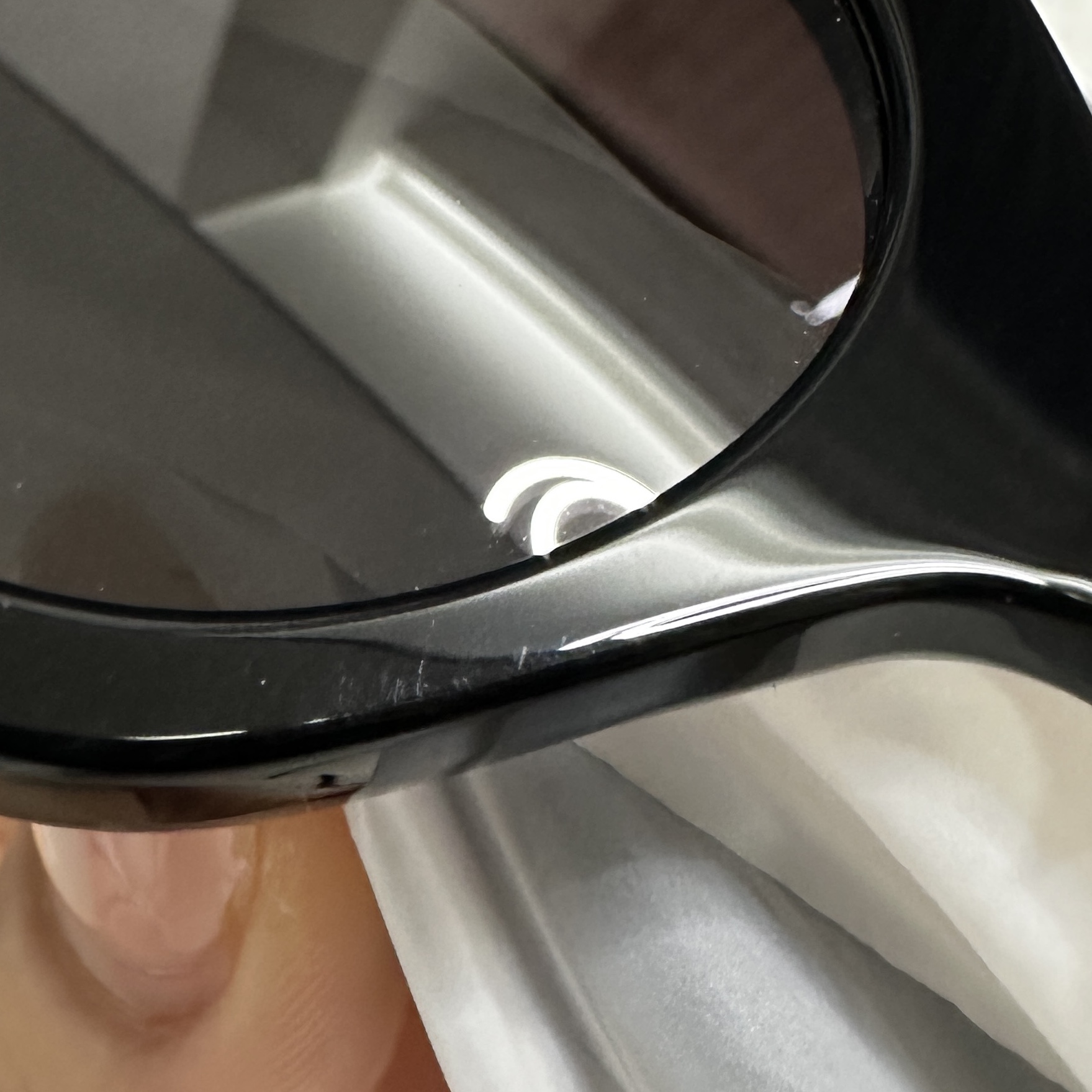 (W) Celine Triomphe 01 Sunglasses in Acetate Black 착용 스타일 - 2