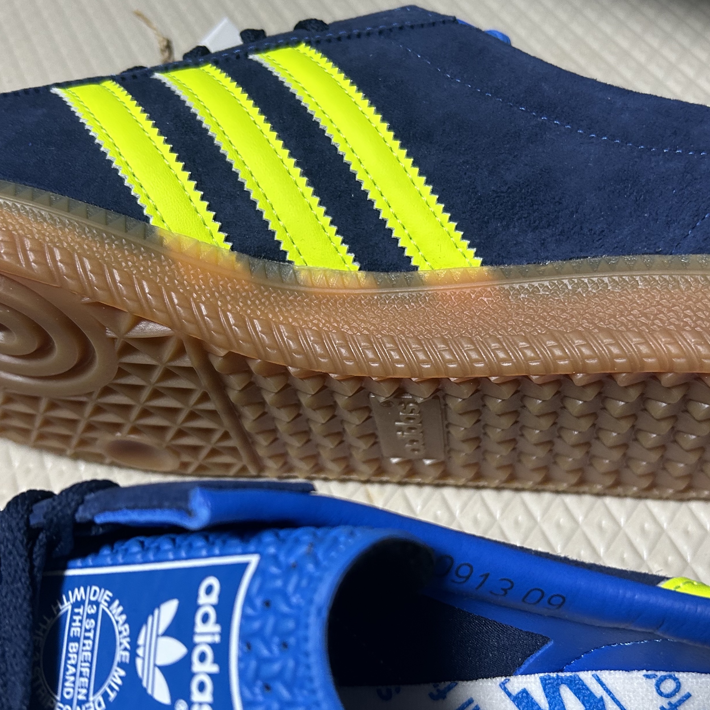 Adidas Hochelaga Spezial Night Indigo 착용 스타일