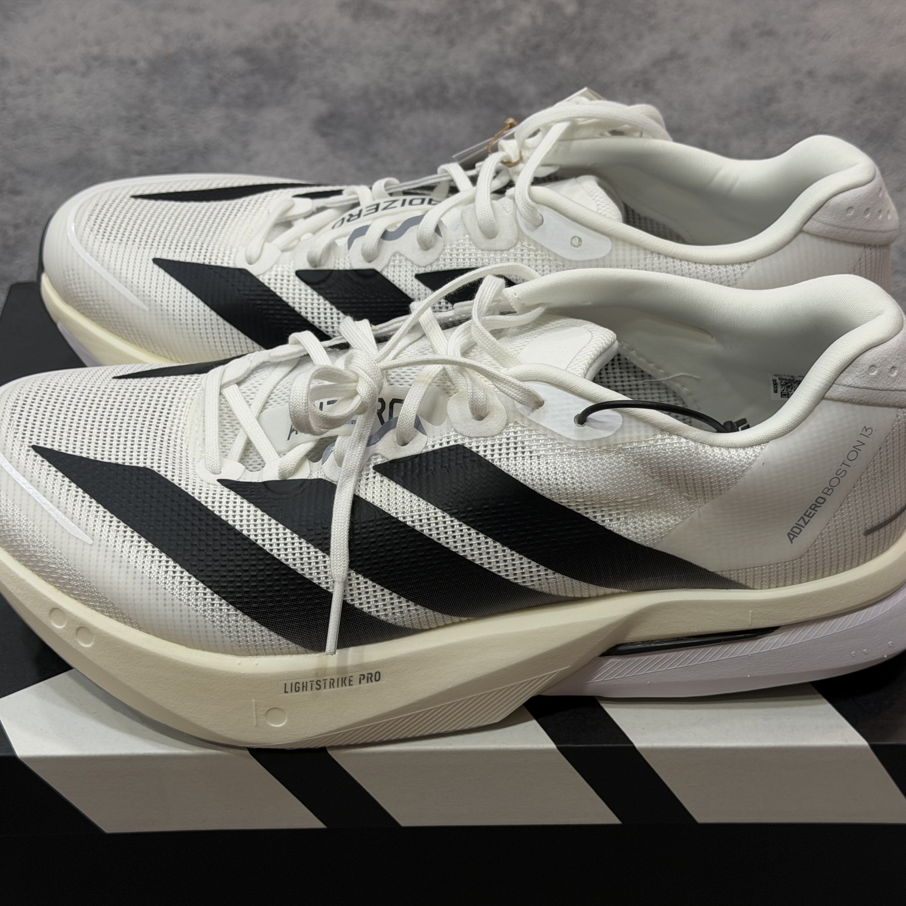 Adidas Adizero Boston 13 Cloud White Core Black 착용 스타일 - 1