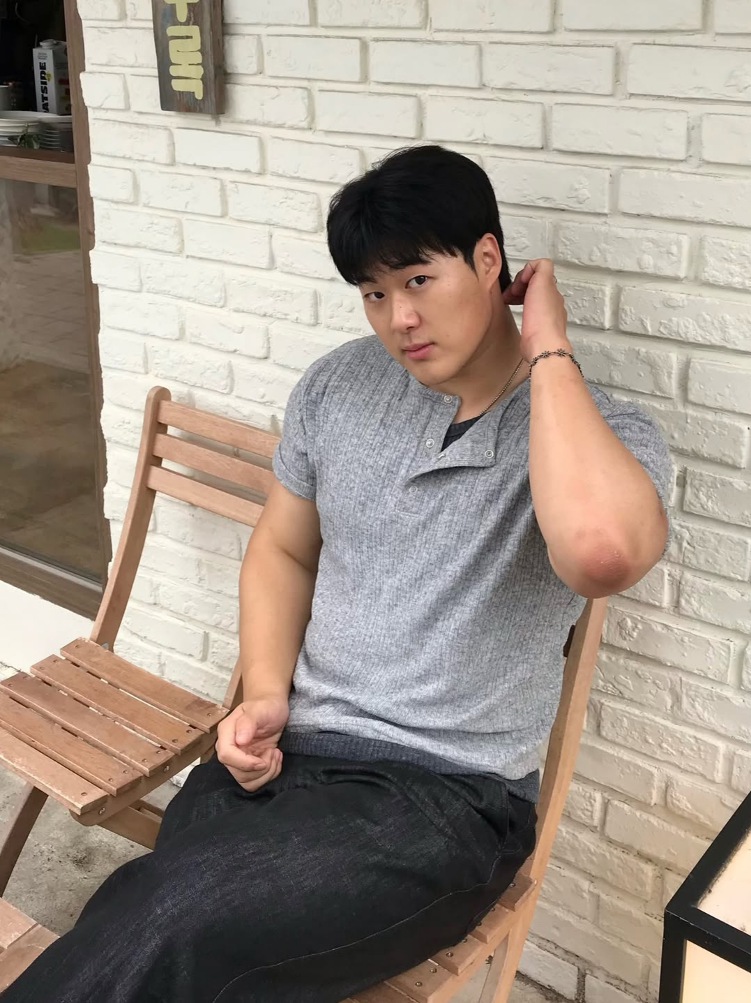 Knitted Henley Neck Crop Knit T-Shirts Grey 착용 스타일 - 2