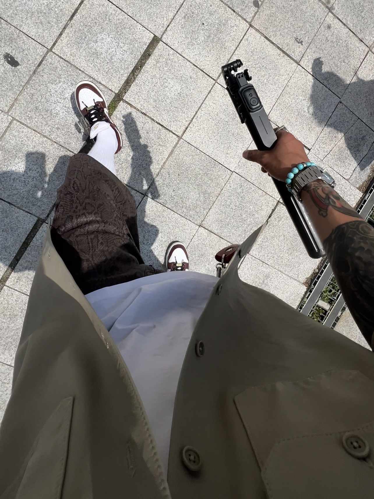 Supreme Leather S/S Work Shirt Tan - 23FW, Burberry Rain or Shine Cotton T-shirt Chalk White 착용 스타일
