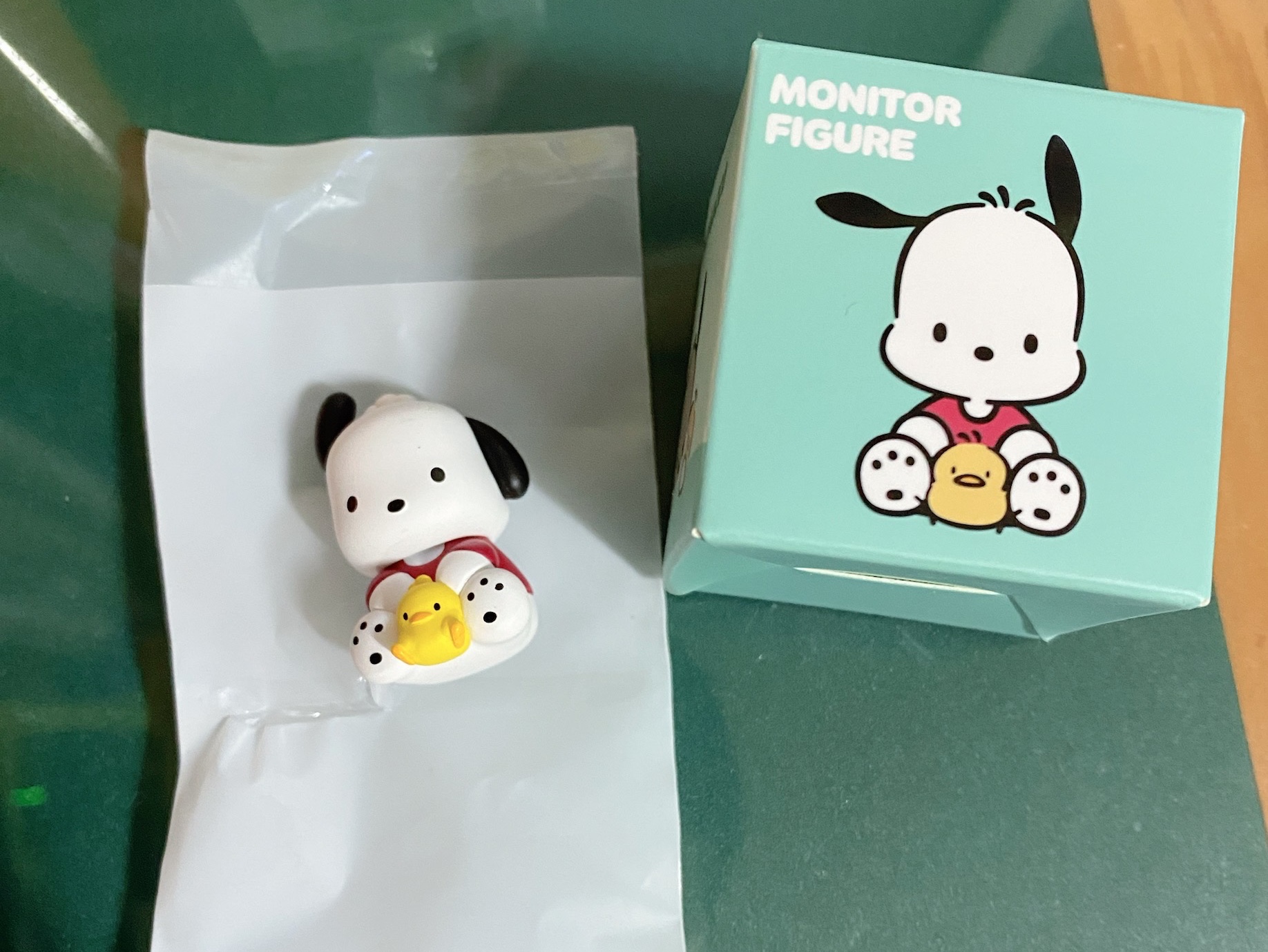 Royche Sanrio Characters Monitor Figure Pochacco & Hello Kitty 착용 스타일