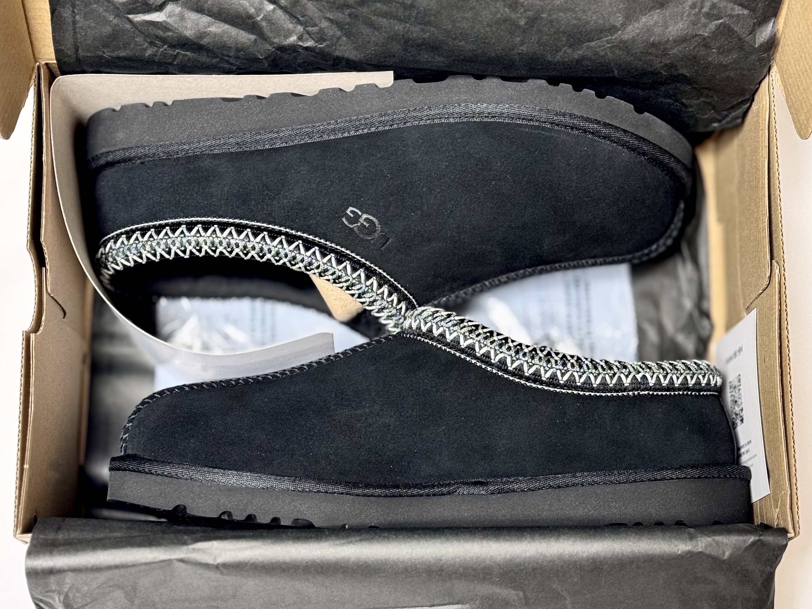 UGG Tasman II Slipper Black 착용 스타일