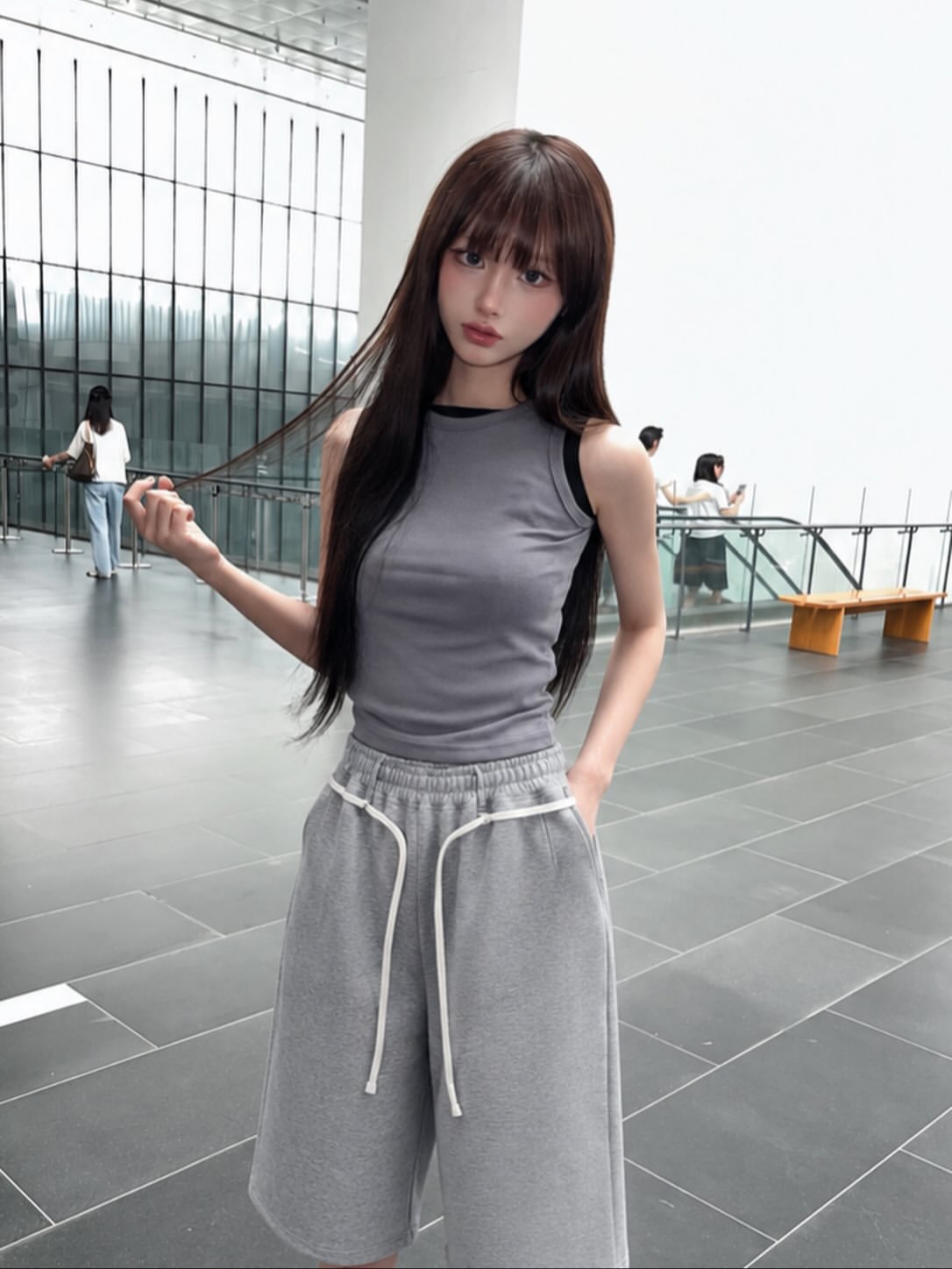 [KREAM 단독][니티드X림박스] Knitted Outstring Wide Training Pants Melange Grey, [KREAM 단독][니티드X림박스] Knitted Outstring Wide Training Pants Black 착용 스타일 - 3