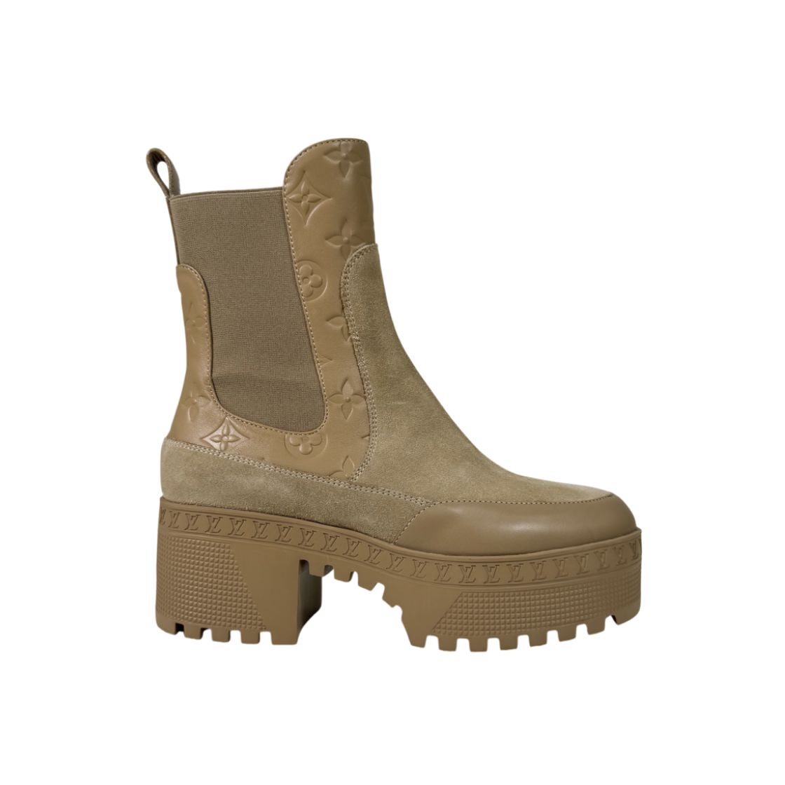 ITRILV7SOVG6 Louis Vuitton Women Loriot Monogram Suede Platform Chelsea Boots Beige