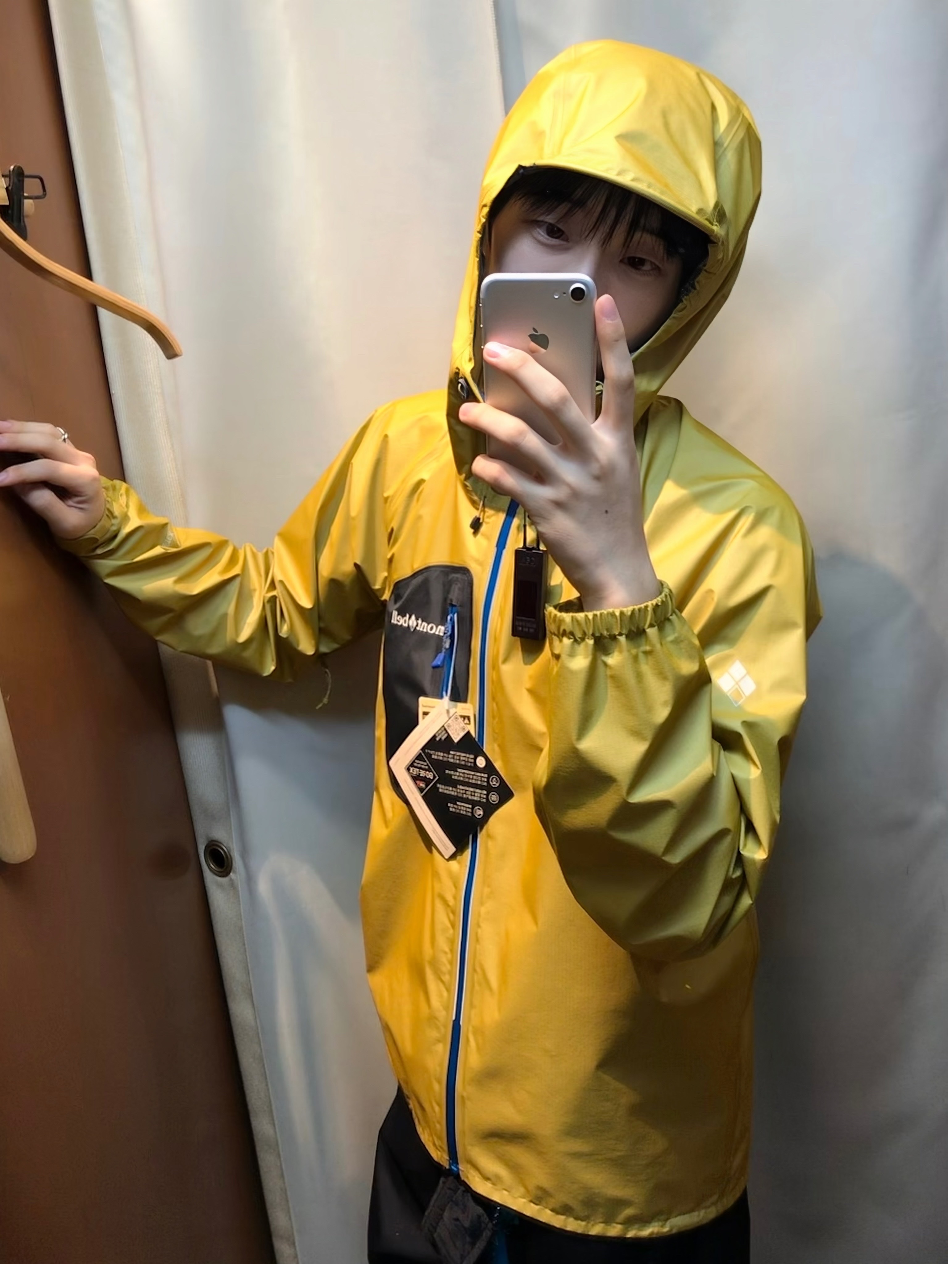 Montbell Wind Blast Hooded Jacket Yellow 착용 스타일