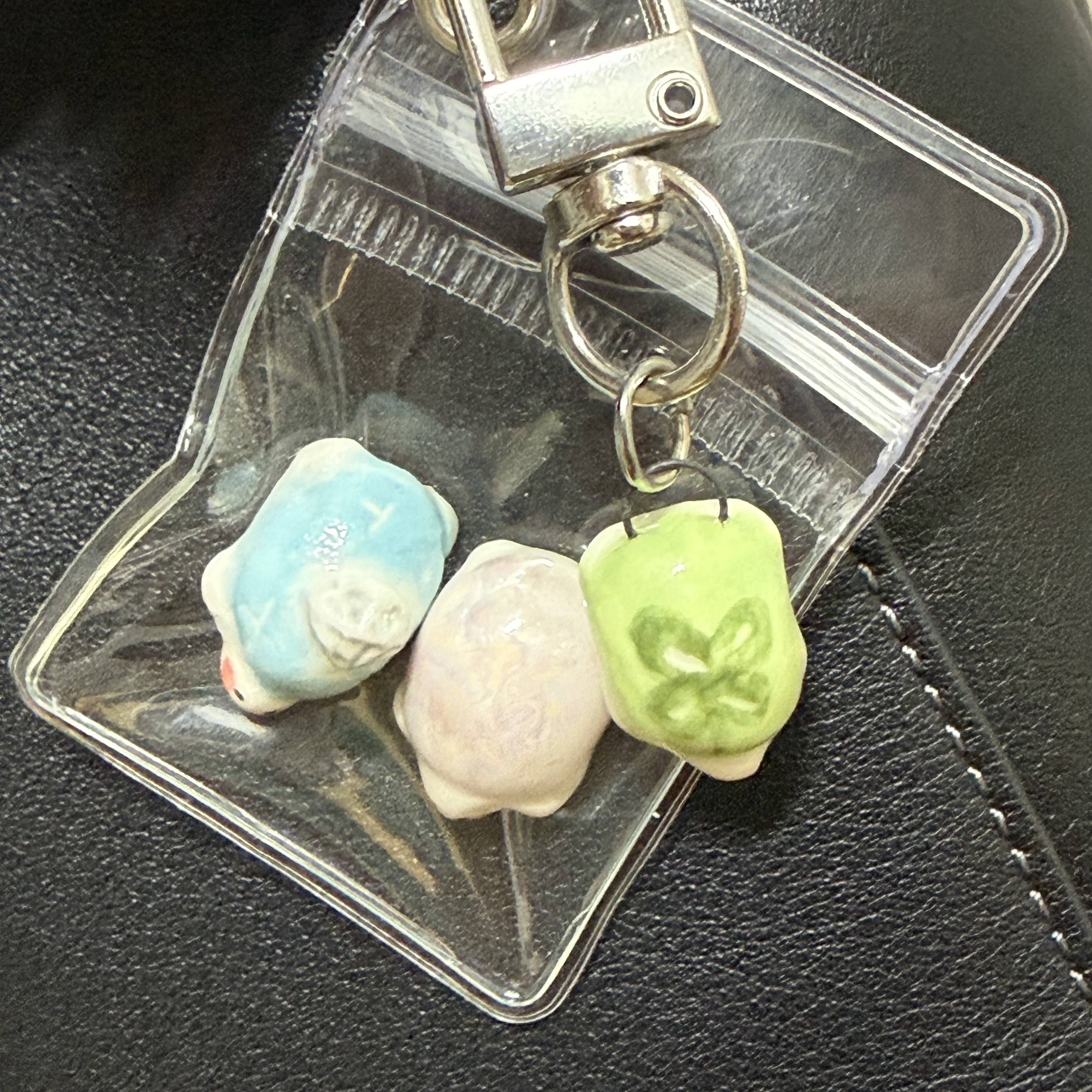 ANIMINI Turtle Bag Charm 착용 스타일 - 1