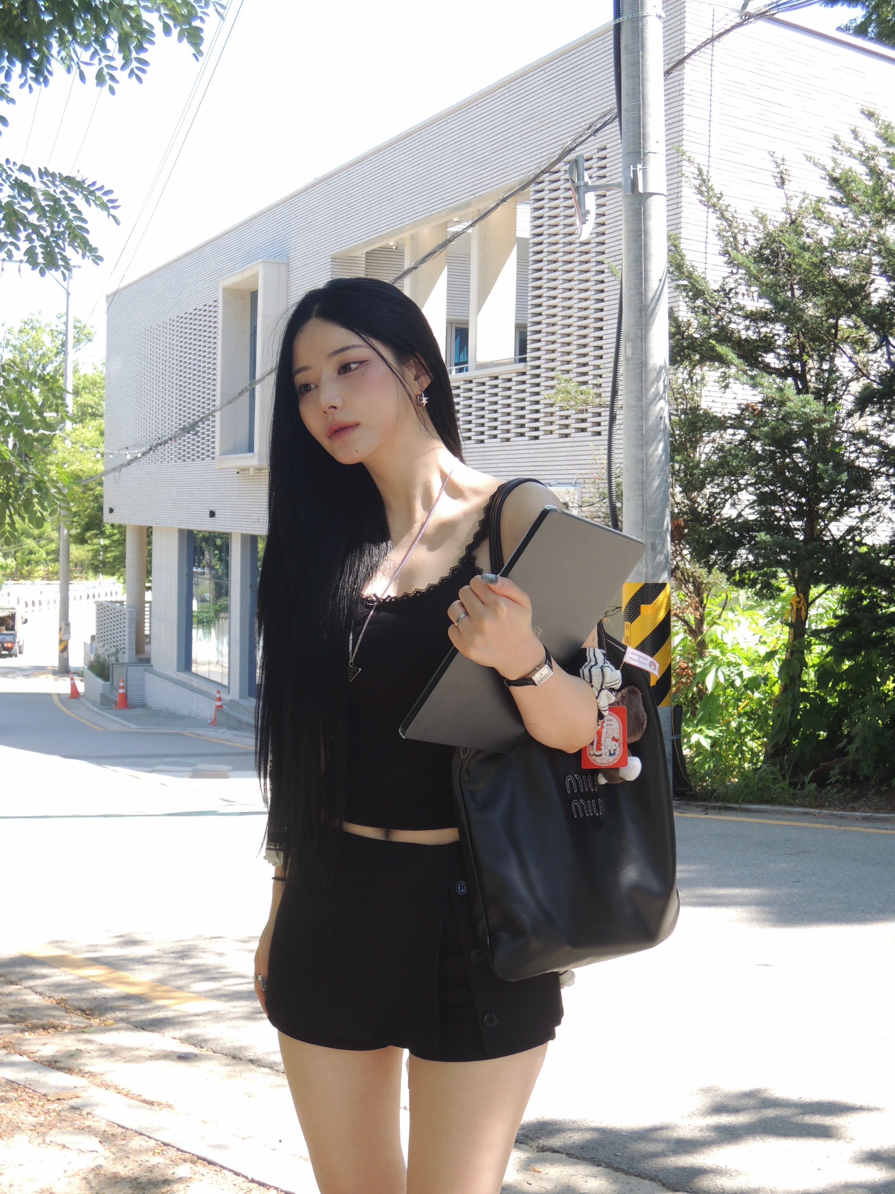 Miu Miu Ivy Leather Bag Black 착용 스타일 - 2