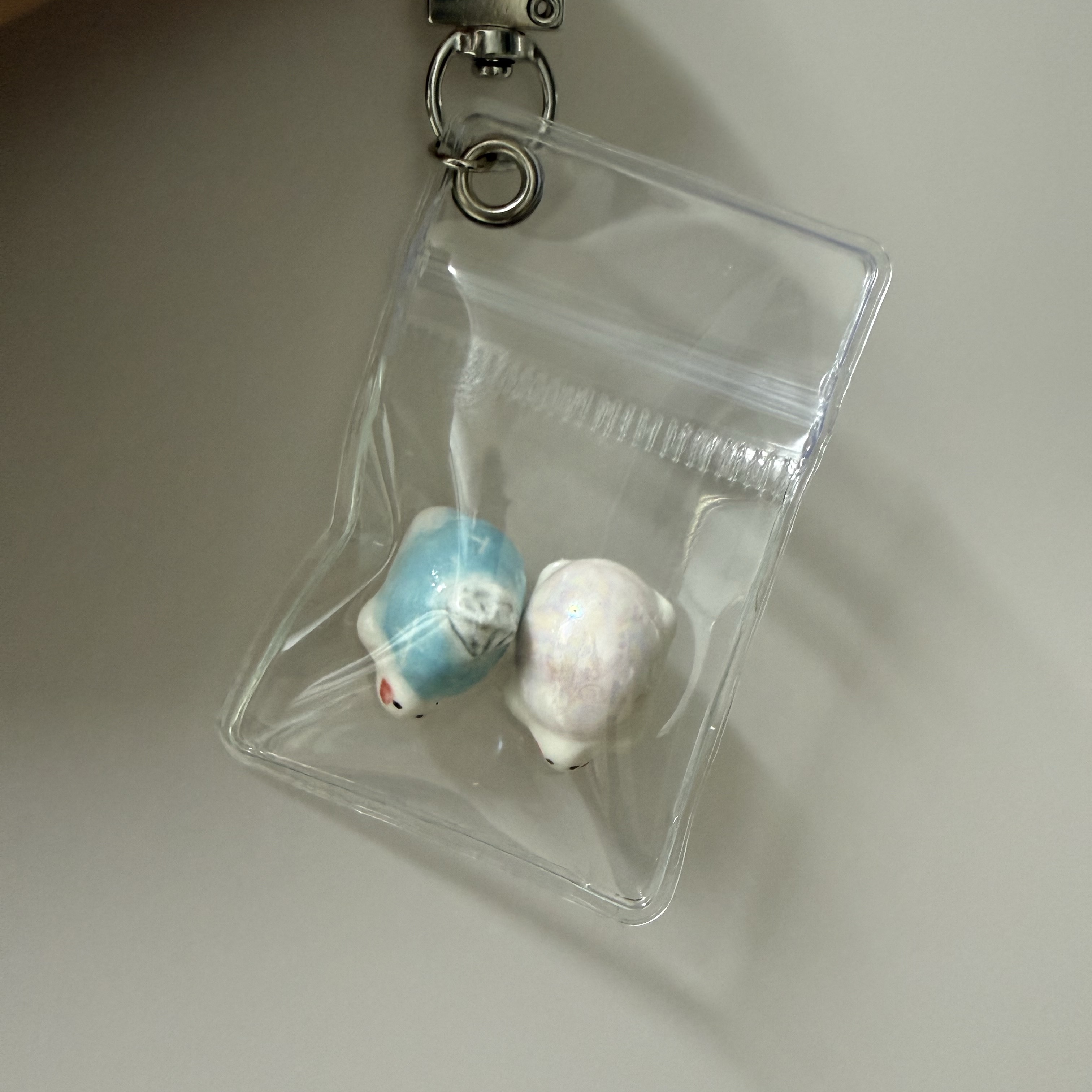 ANIMINI Turtle Bag Charm 착용 스타일 - 2