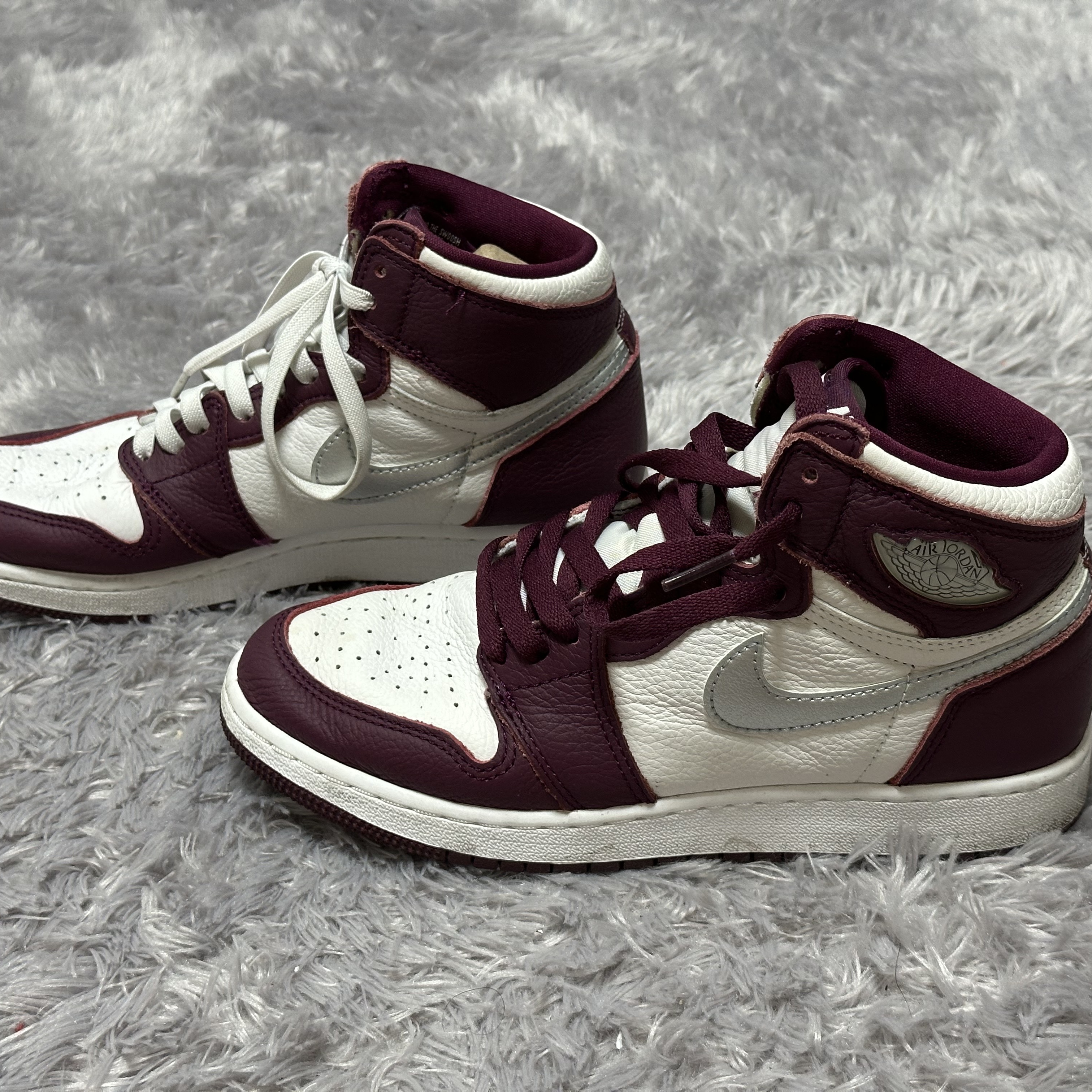 (GS) Jordan 1 Retro High OG Bordeaux 착용 스타일 - 1