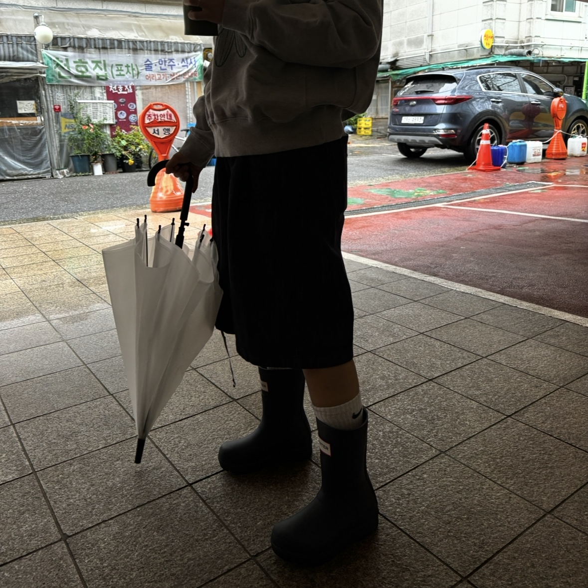 (W) Hunter Play Short Rain Boots Black 착용 스타일