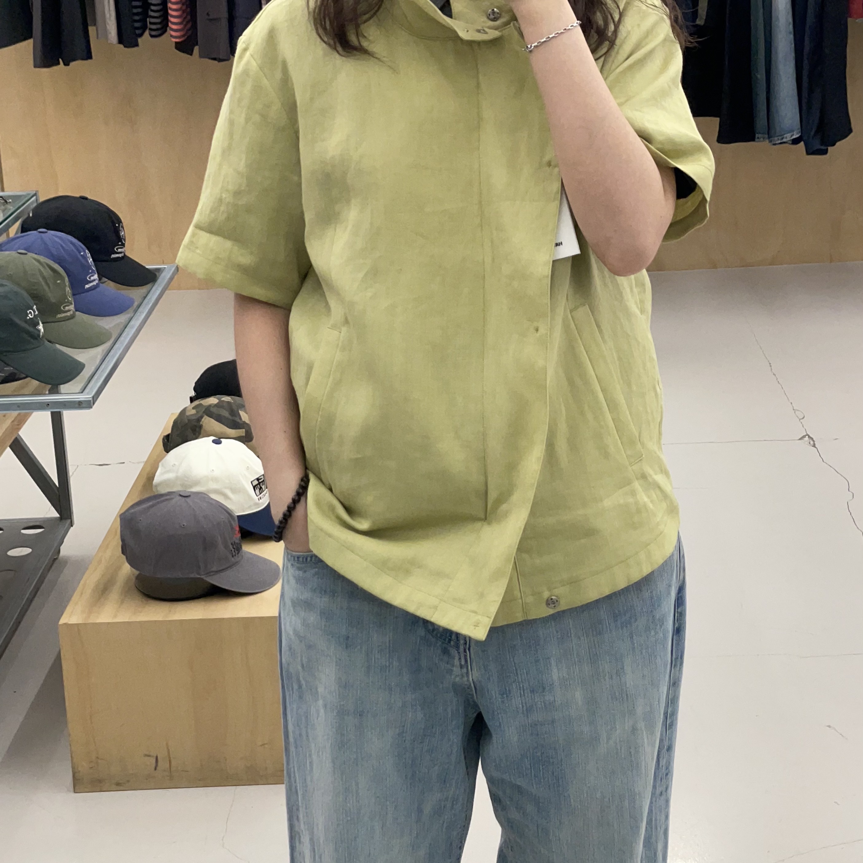 Hatchingroom Arc Zip Shirket Avocado 착용 스타일