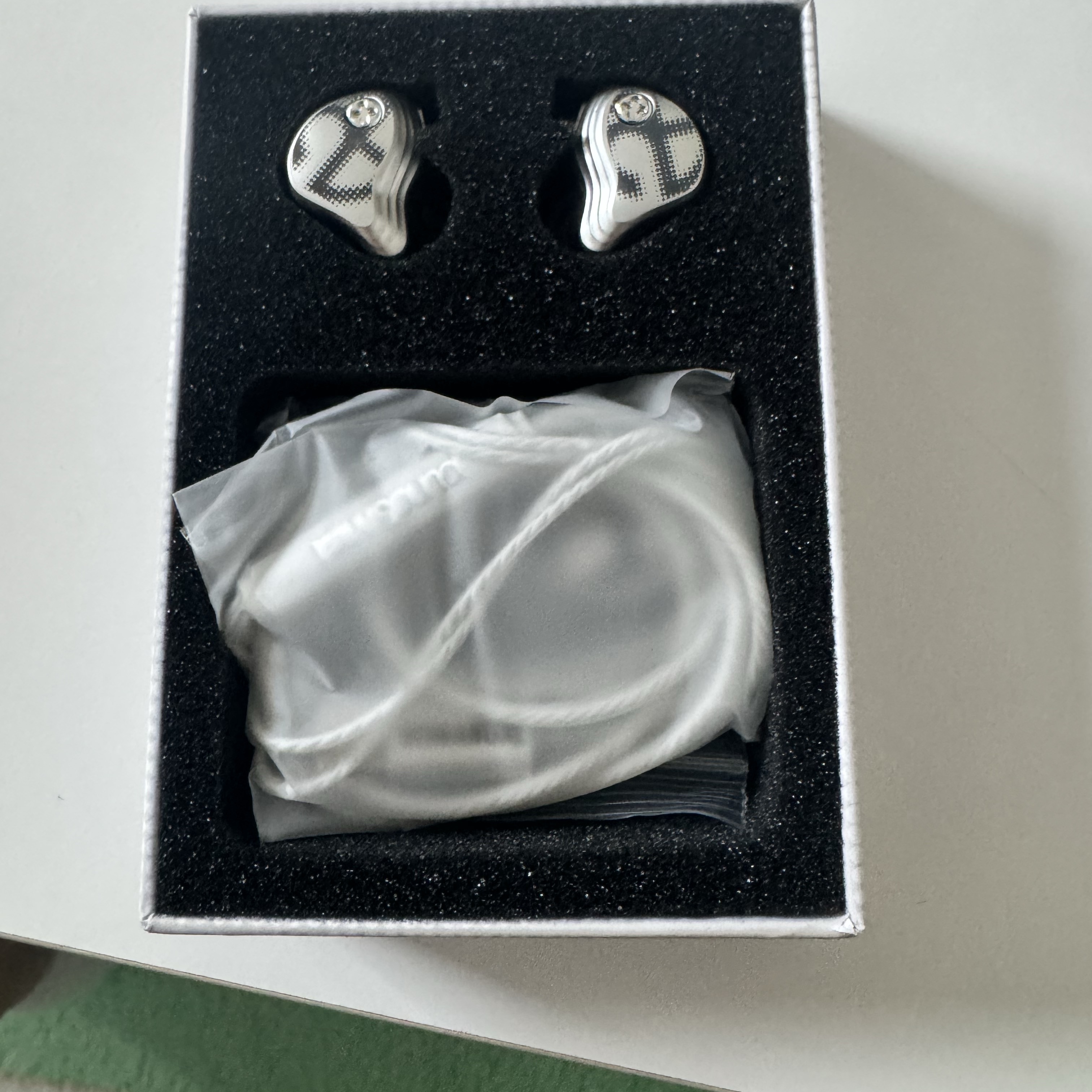 NOMANUAL In-Ear Headphones 착용 스타일