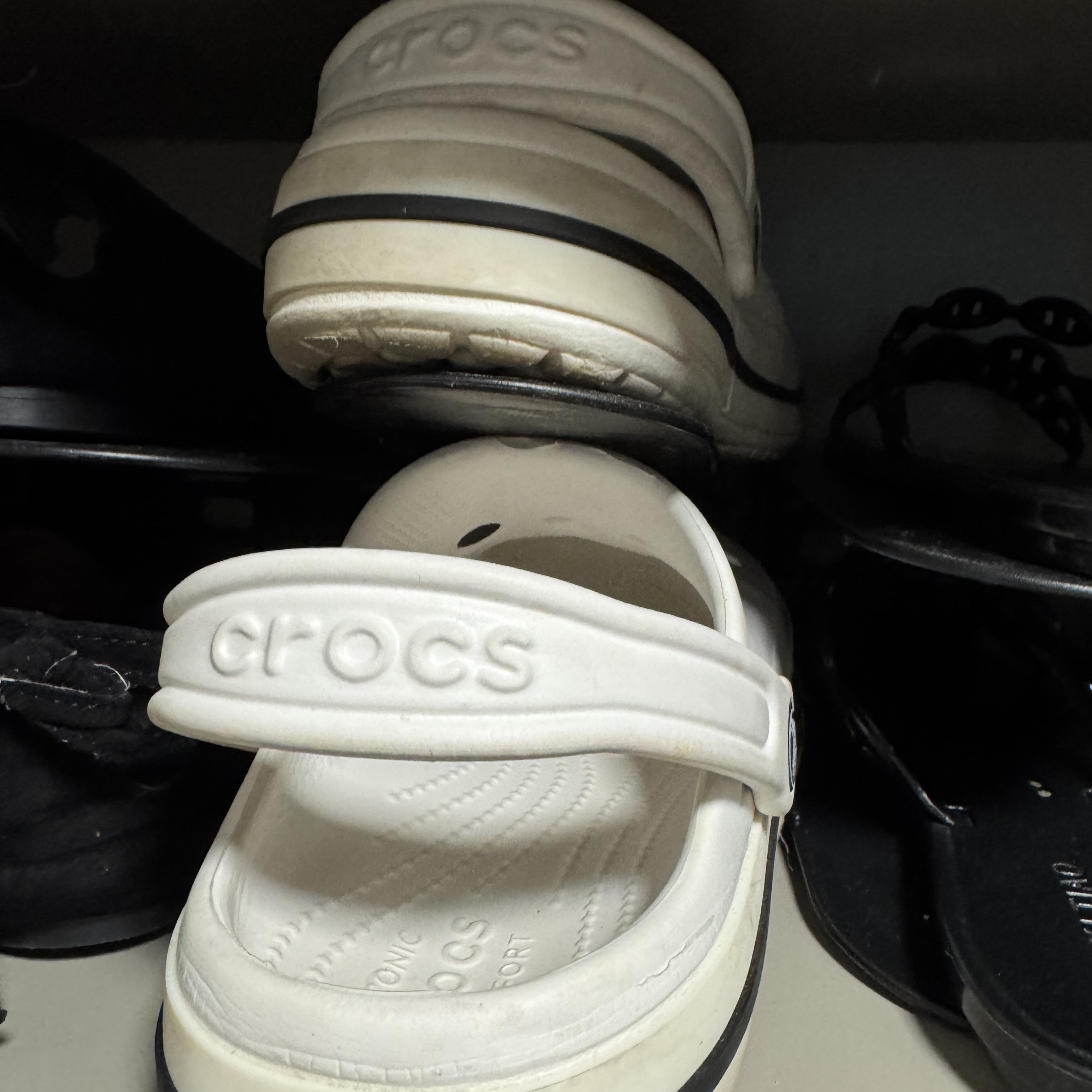 Crocs Bayaband Clog White Navy 착용 스타일