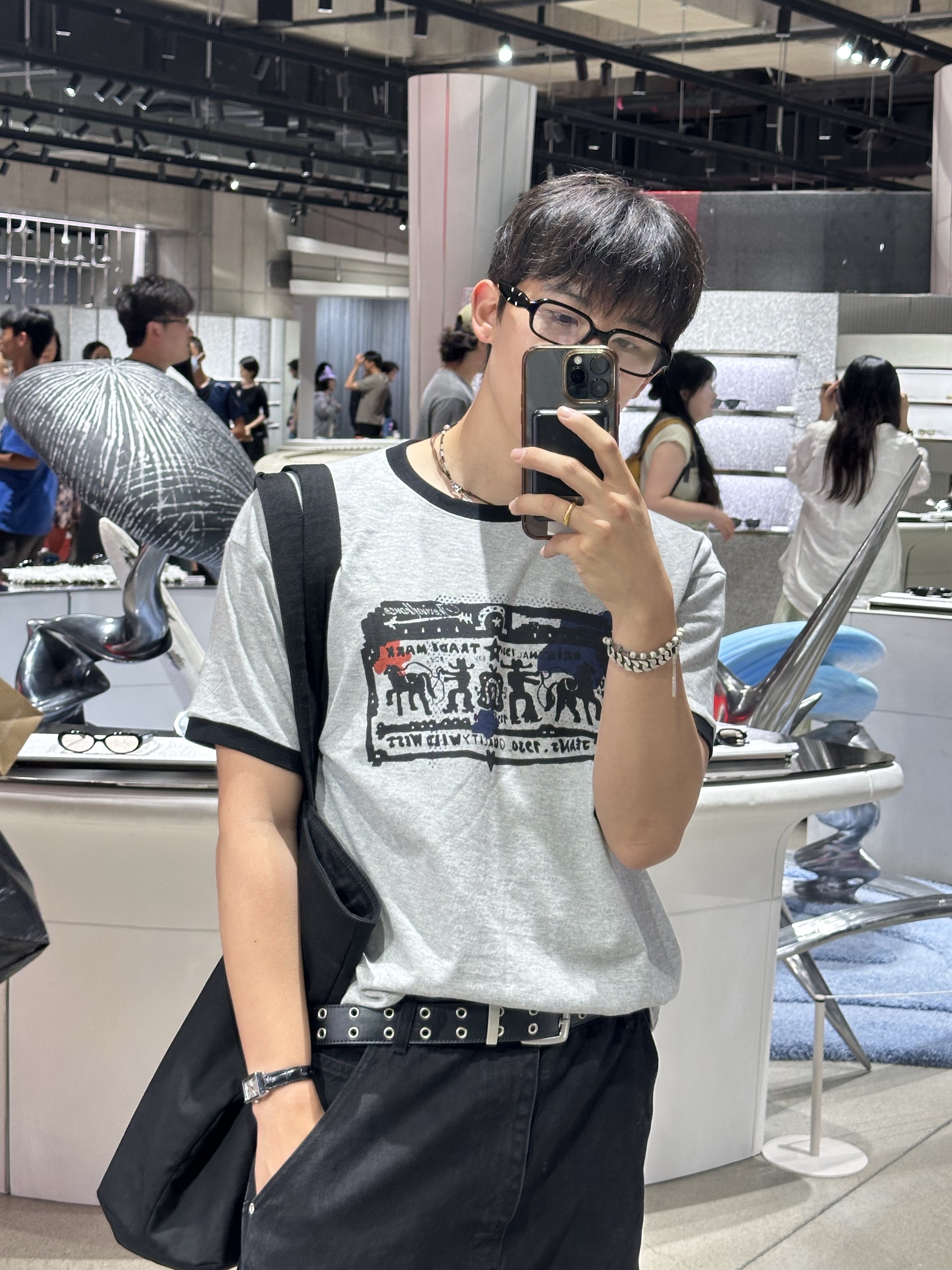 Gentle Monster x Maison Margiela MM210 Black Clear, Thevinylhouse Cowboy Pictogram Ringer Tee Grey 착용 스타일