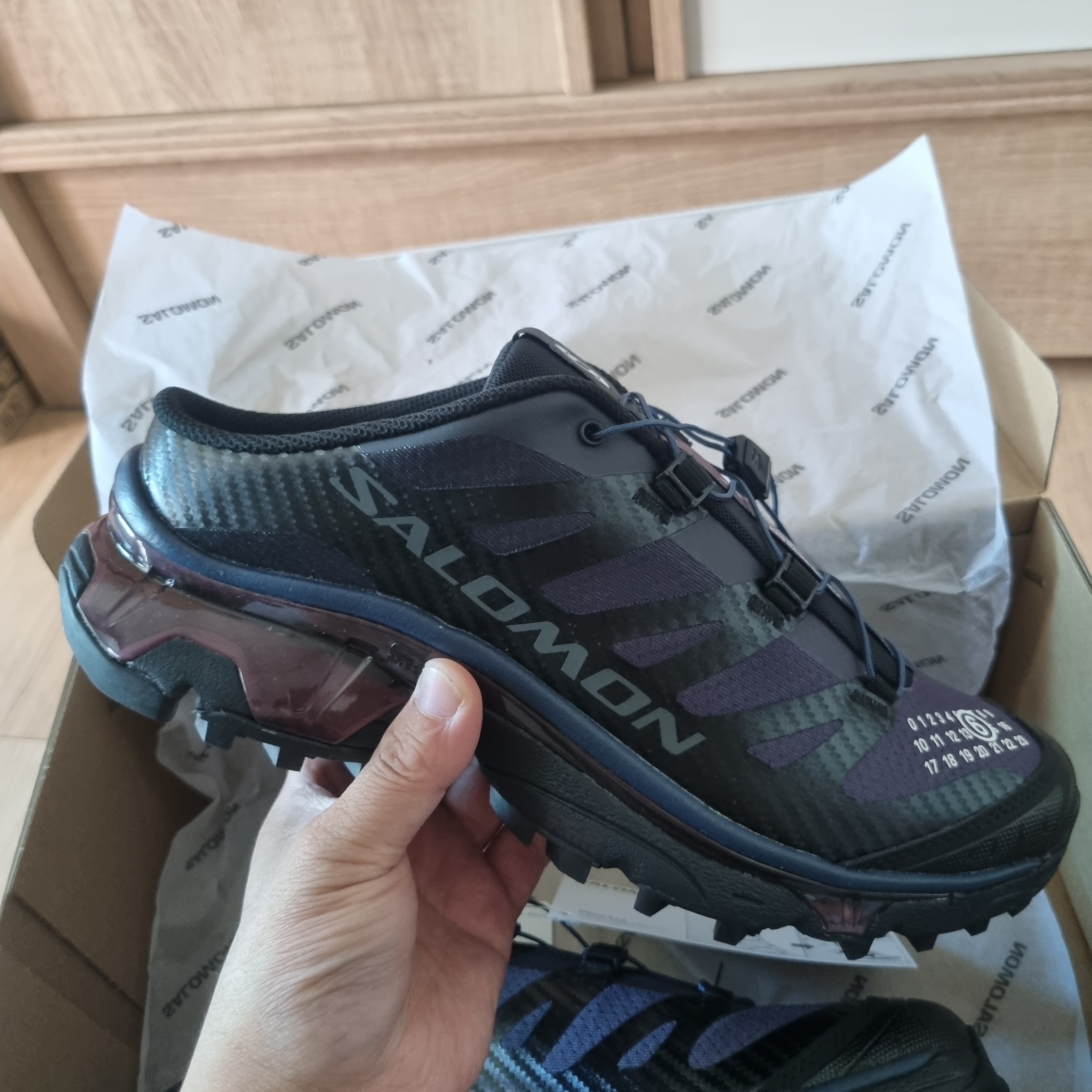 Salomon x MM6 Maison Margiela XT-4 Mule Black Nine Iron 착용 스타일 - 1