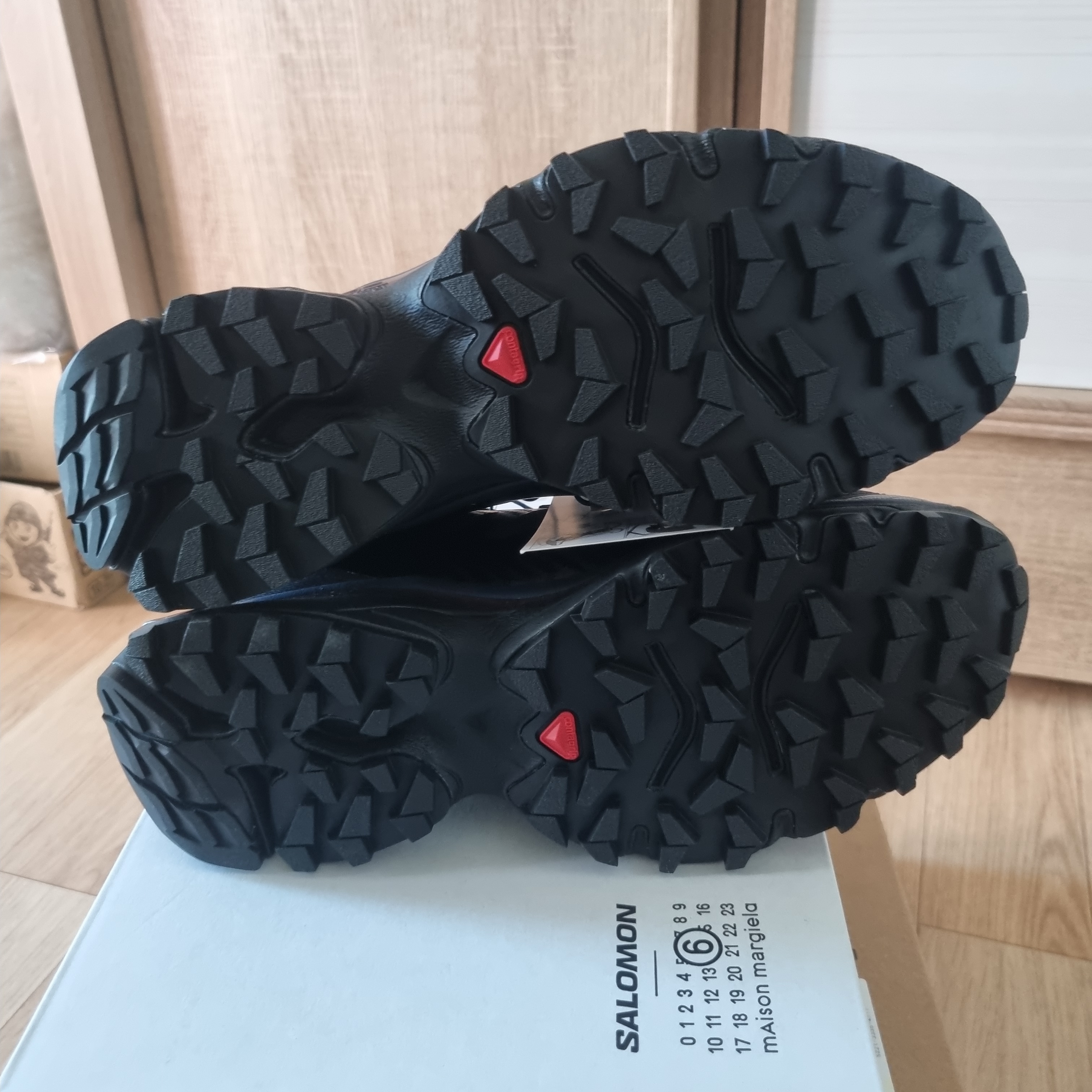 Salomon x MM6 Maison Margiela XT-4 Mule Black Nine Iron 착용 스타일 - 7