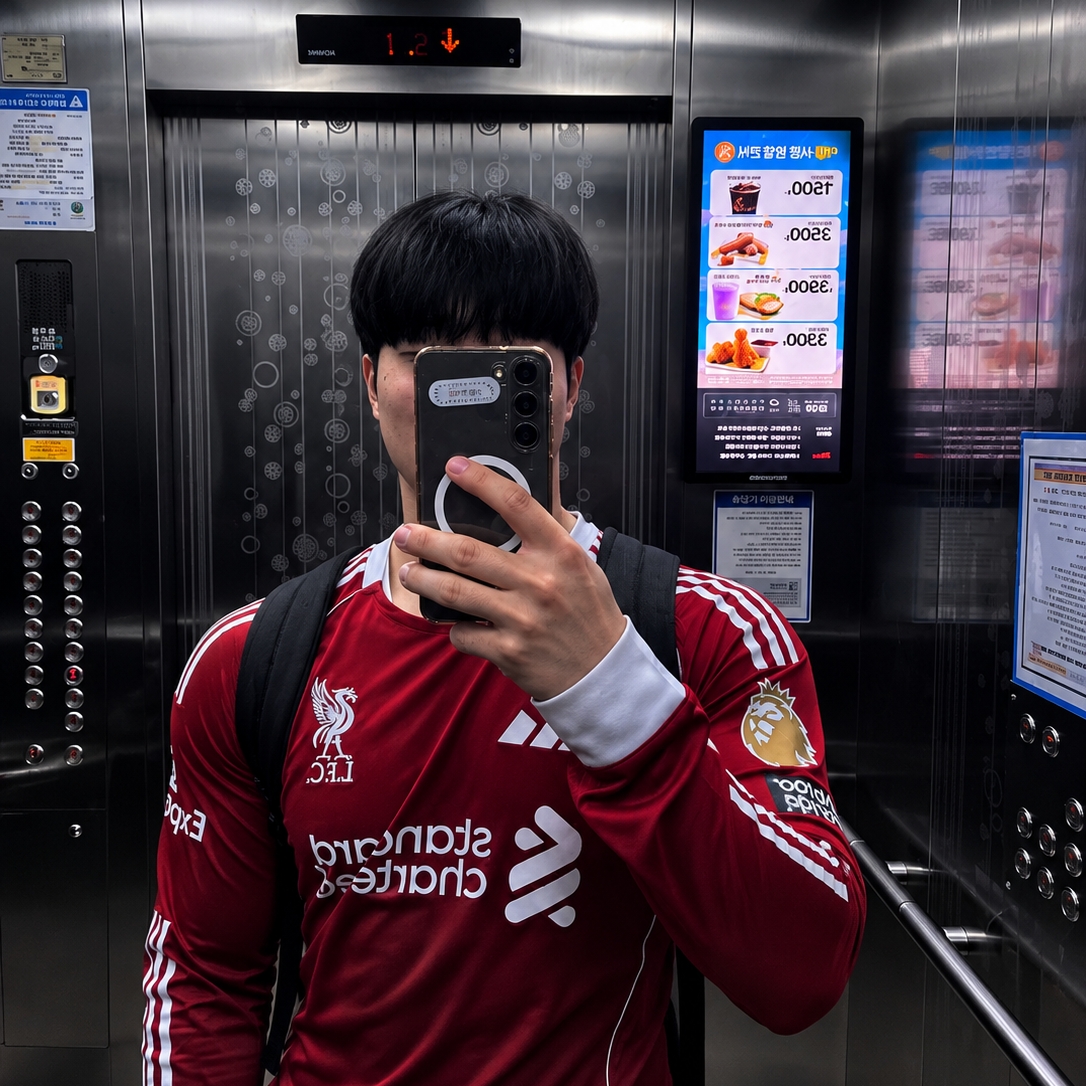 Adidas Liverpool FC 2025/26 Home Authentic Long Sleeve Jersey Strawberry Red - US Sizing (Non Marking Ver.) 착용 스타일