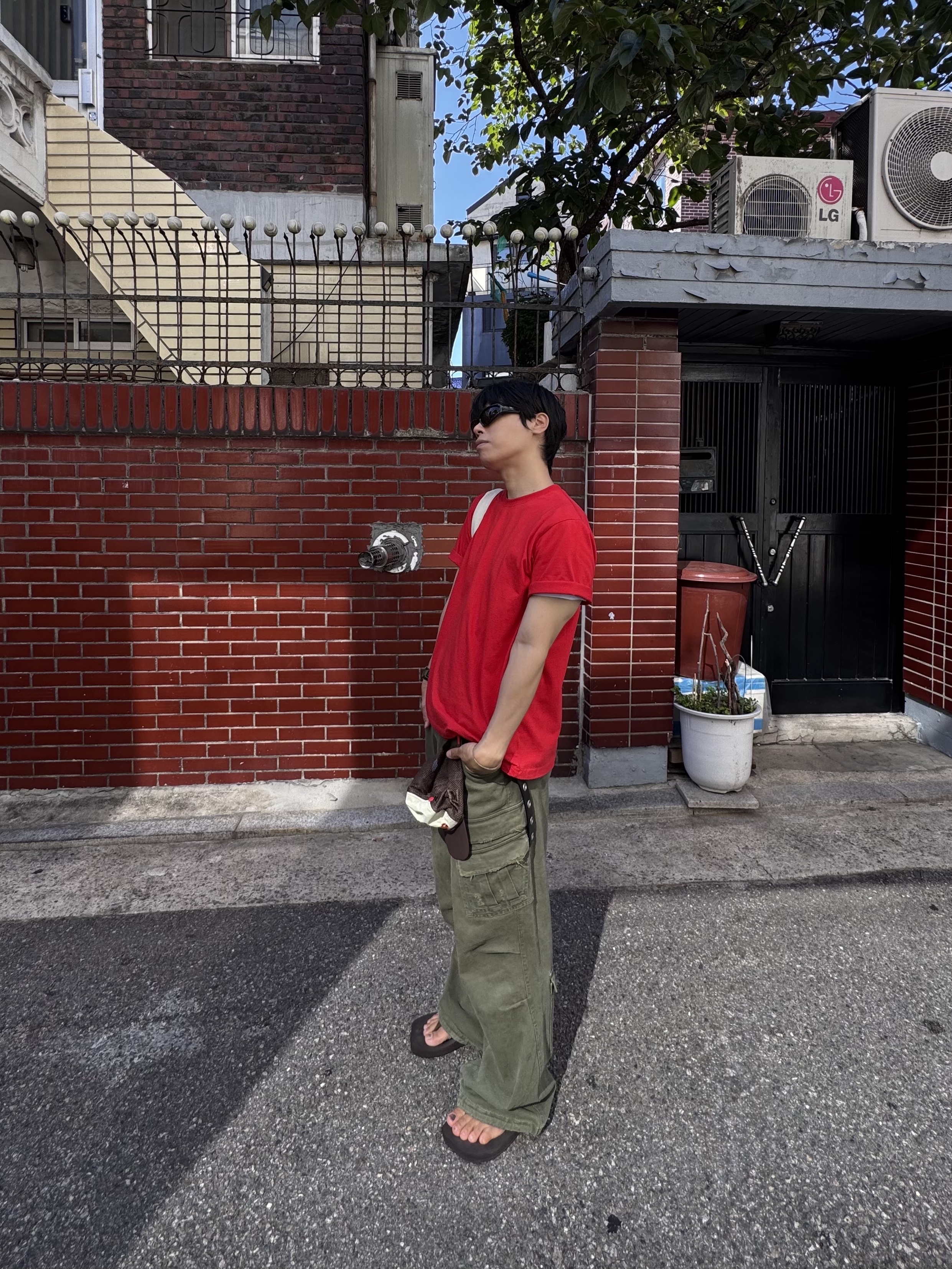 Alex Zono I Dig Running Trucker Hat OG Brown, Nonnod Double Pocket Cargo Pants Vintage khaki 착용 스타일 - 7